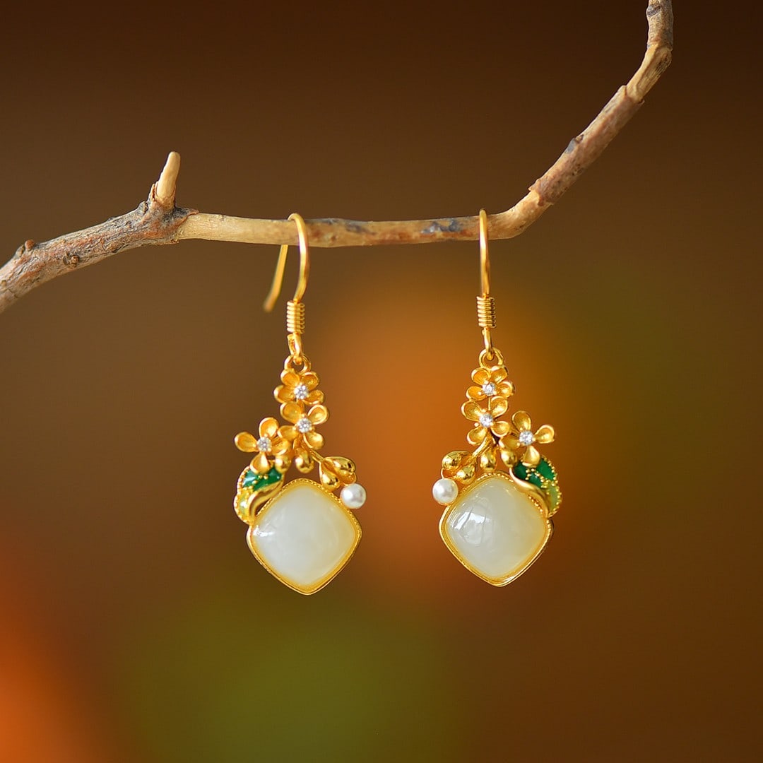 A Pair of Exquisite Sterling Silver-Gold Plated Inlaid White Jade Enamel Earrings,Inlaid Diamond: A Pair of Exquisite Sterling Silver-Gold Plated Inlaid White Jade Enamel Earrings,Inlaid Diamond,Size:8mmx8mm