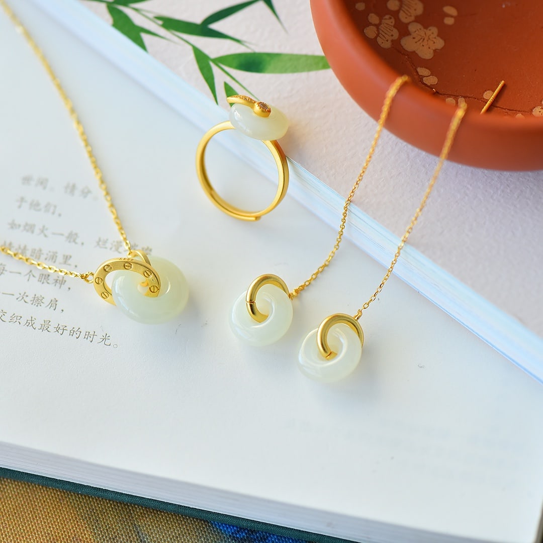 A Set of Fine Sterling Silver-Gold Plated Inlaid White Jade Jewelrys: A Set of Fine Sterling Silver-Gold Plated Inlaid White Jade Jewelrys, 一套纯银镀金镶白玉首饰