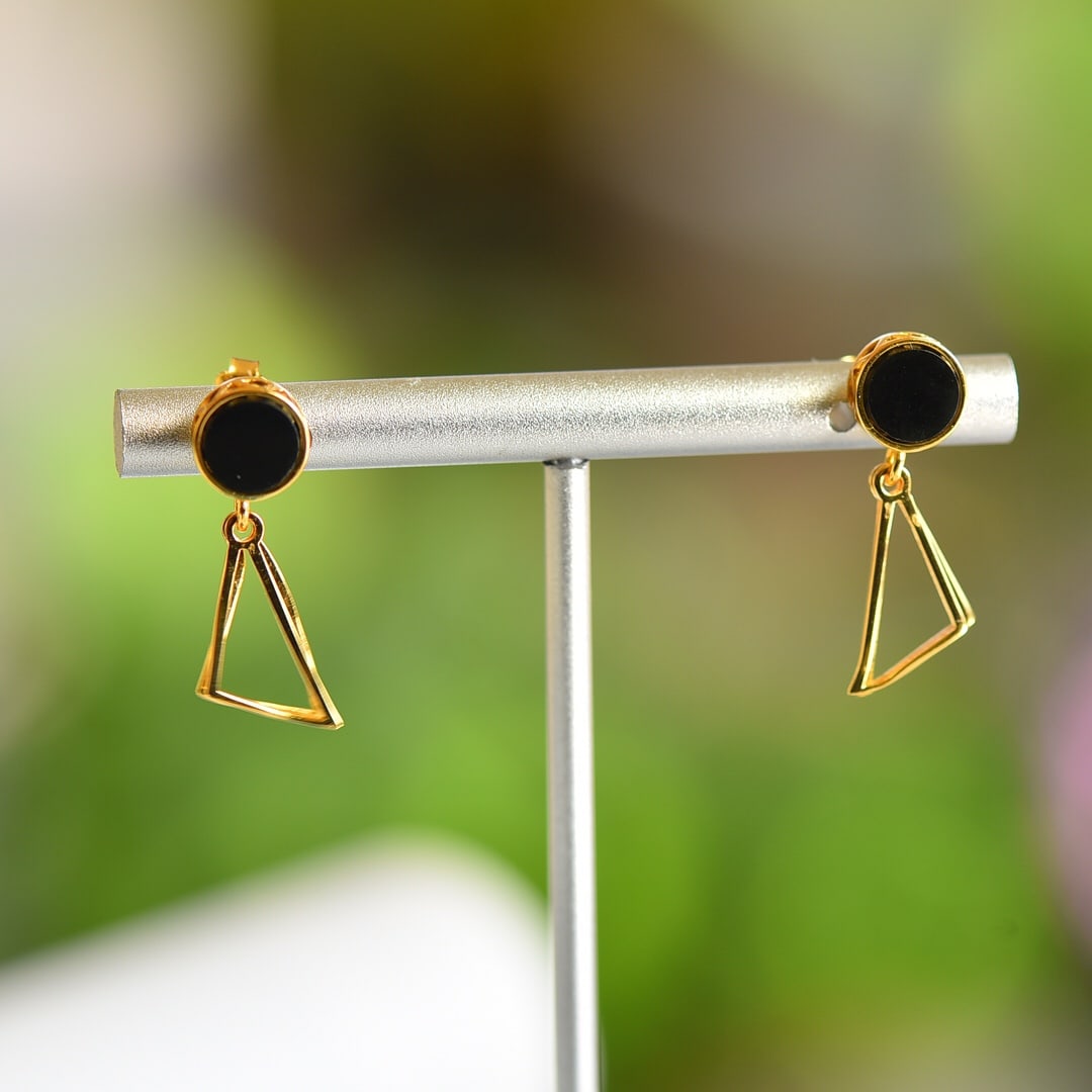 A Pair of Exquisite Sterling Silver-Gold Plated Inlaid Black Jade Earrings: A Pair of Exquisite Sterling Silver-Gold Plated Inlaid Black Jade Earrings,Size:8mmx24mm 一对纯银镀金镶墨玉耳环