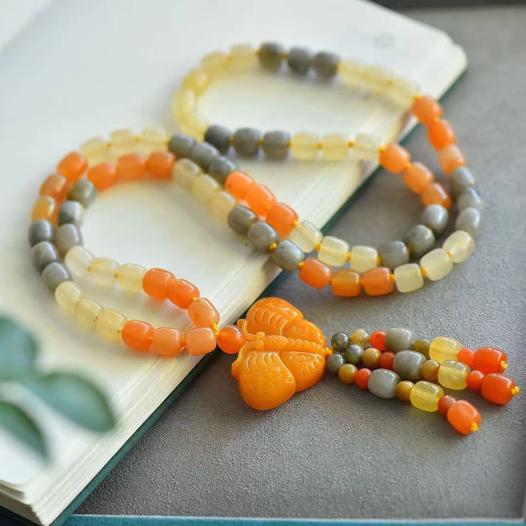 An Exquisite Yellow Jade Pendant: An Exquisite Yellow Jade Pendant 黄玉挂件