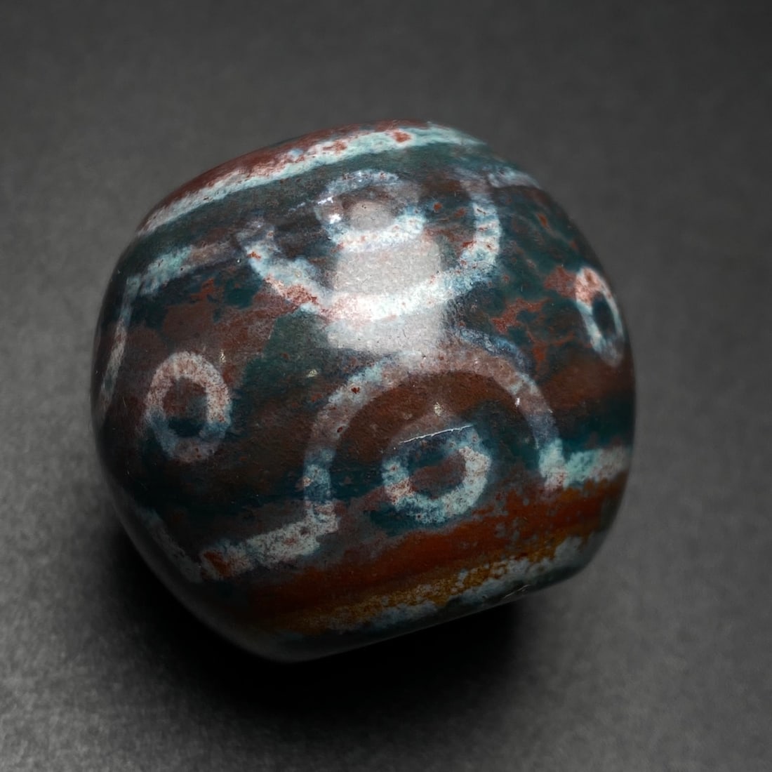 An Exquisite Dzi Bead Pendant: An Exquisite Dzi Bead Pendant,Size:31mmx27mm,Weight:41.4g 天珠挂件