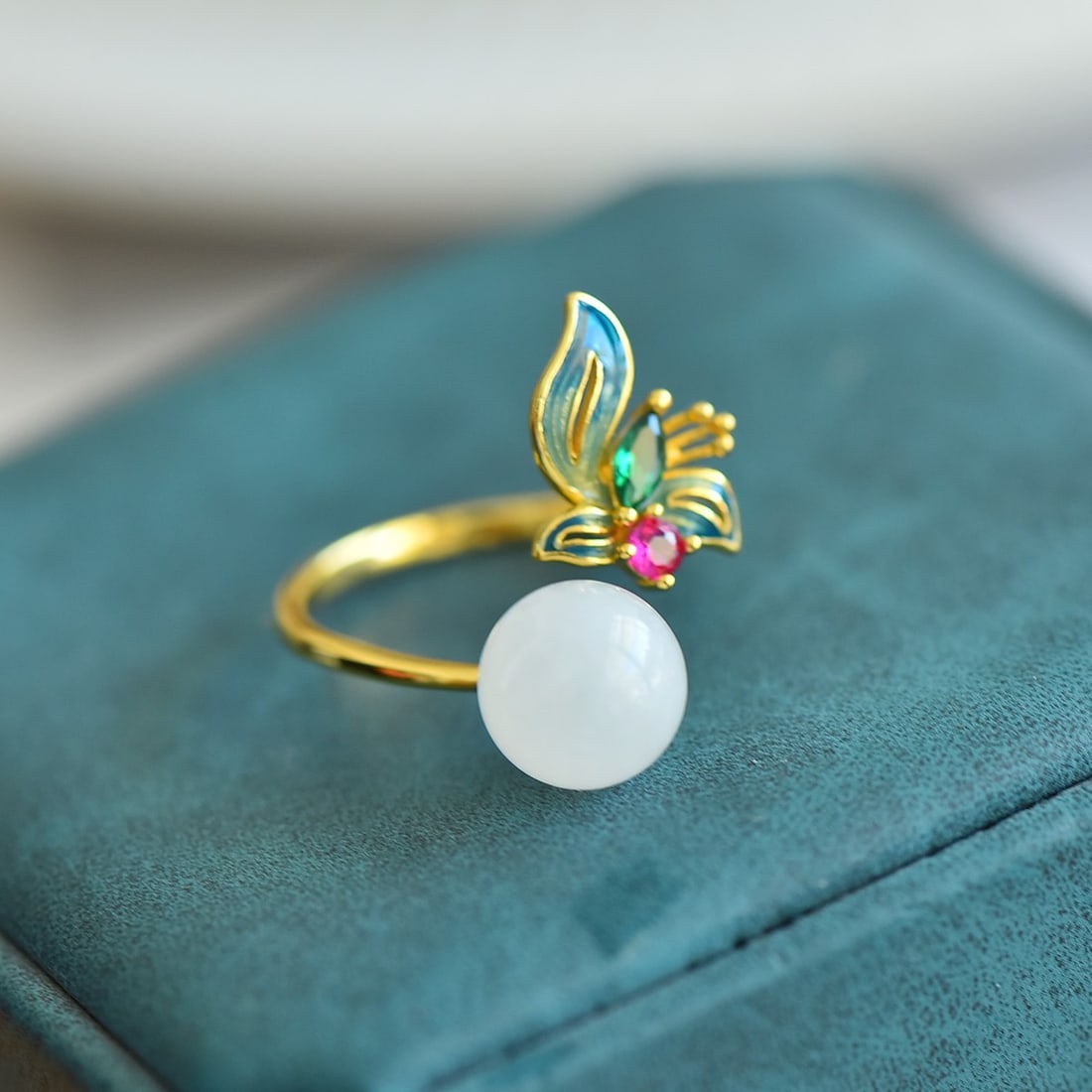 An Exquisite Sterling Silver-Gold Plated Inlaid White Jade Enamel Ring: An Exquisite Sterling Silver-Gold Plated Inlaid White Jade Enamel Ring,Size:10mmx10mm 纯银镀金镶白玉珐琅戒指