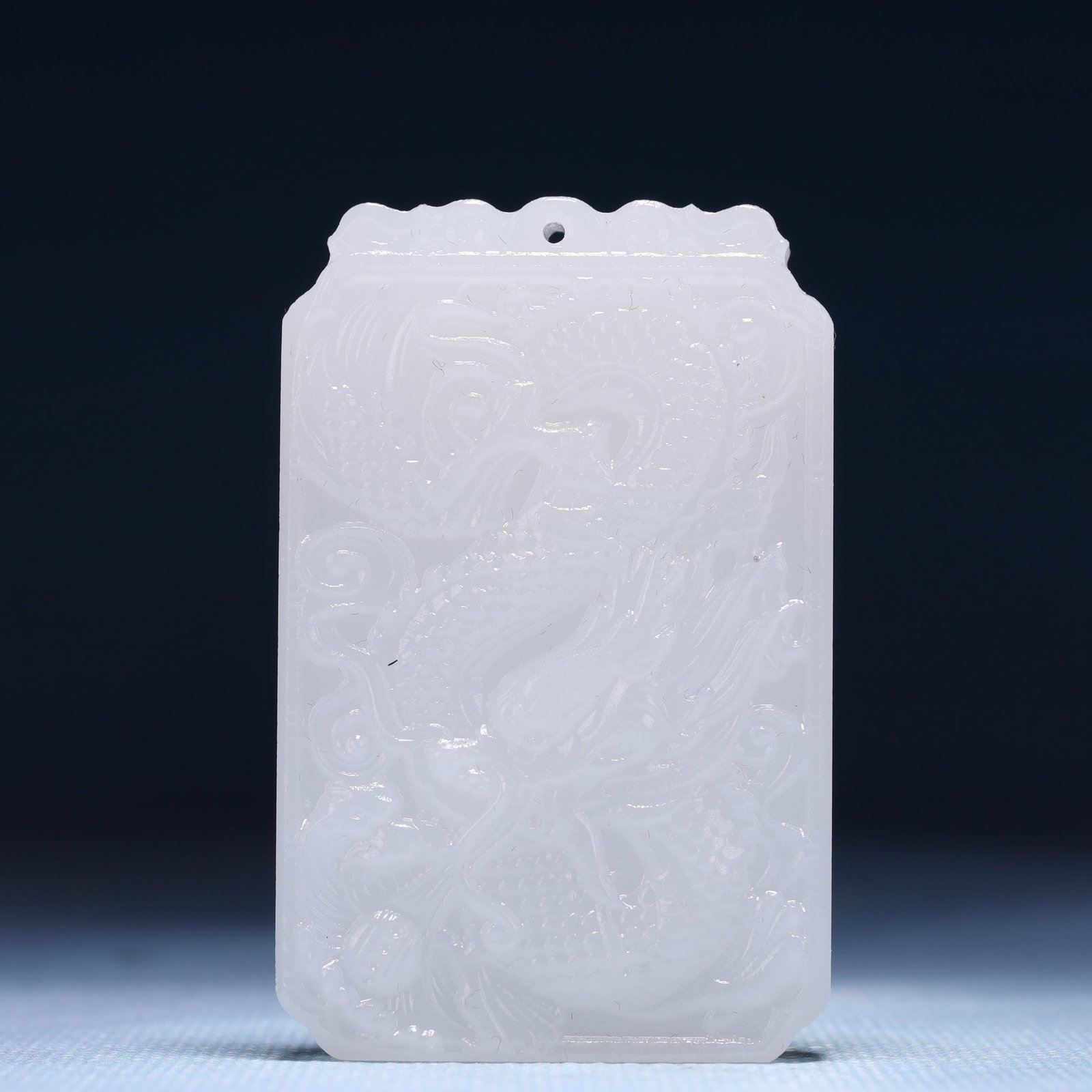An Exquisite White Jade Dragon Pattern Pendant: An Exquisite White Jade Dragon Pattern Pendant,Size:1.6inx0.4inx2.4in,Weight:50g 白玉龙纹牌