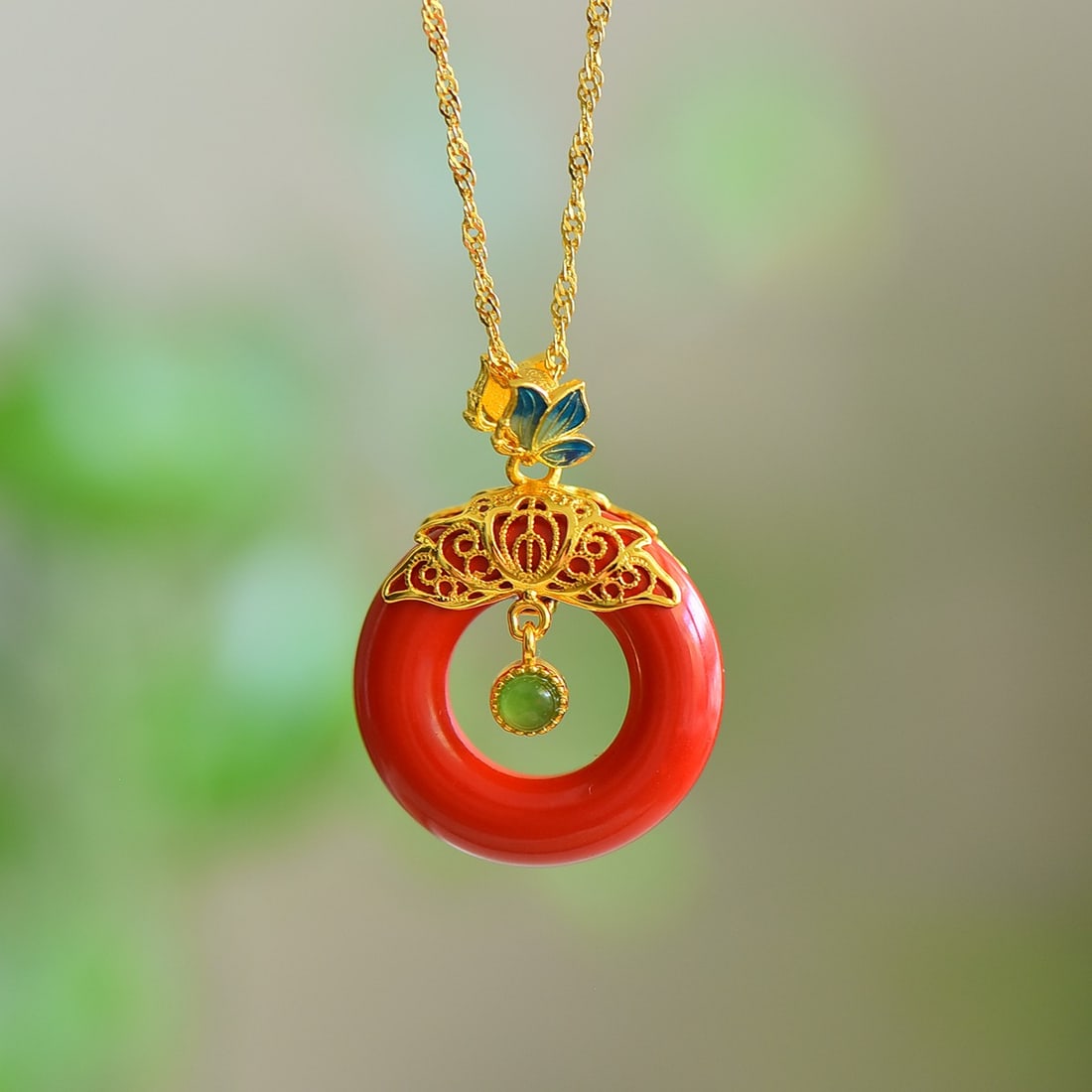 An Exquisite Sterling Silver-Gold Plated Inlaid Cinnabar Pendant,Inlaid Jasper: An Exquisite Sterling Silver-Gold Plated Inlaid Cinnabar Pendant,Inlaid Jasper,Size:20mmx20mm 寓意:平平安安,蝴蝶翩翩 纯银镀