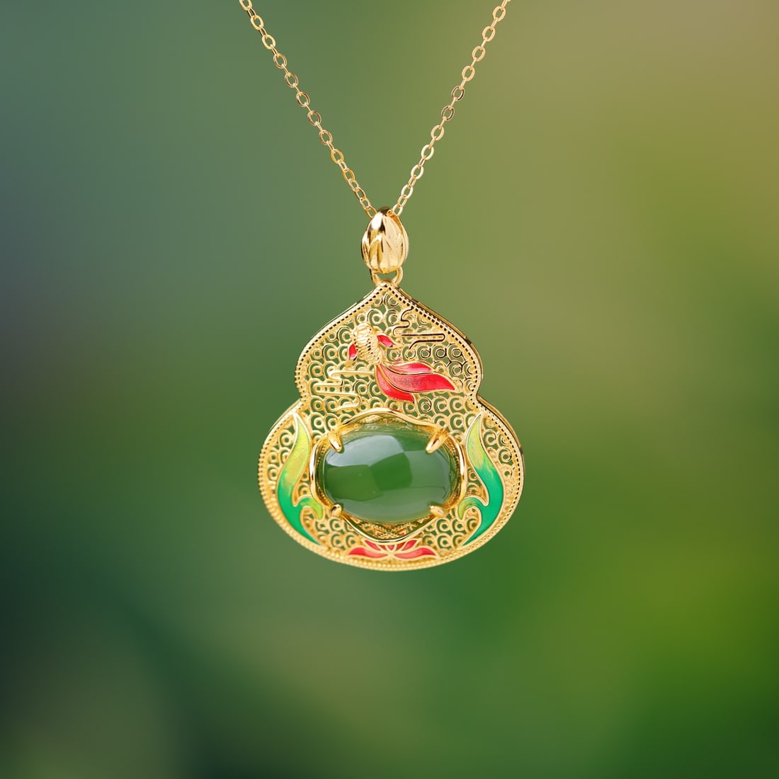 An Exquisite Sterling Silver-Gold Plated Inlaid Jasper Gourd Pendant: An Exquisite Sterling Silver-Gold Plated Inlaid Jasper Gourd Pendant,Size:10mmx14mm 纯银镀金镶碧玉葫芦吊坠