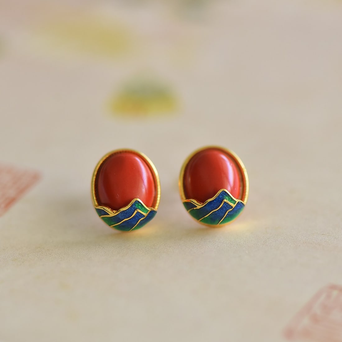 A Pair of Exquisite Sterling Silver-Gold Plated Inlaid Cinnabar Earrings: A Pair of Exquisite Sterling Silver-Gold Plated Inlaid Cinnabar Earrings,Size:8mmx10mm 寓意:千里江山,山清水秀
