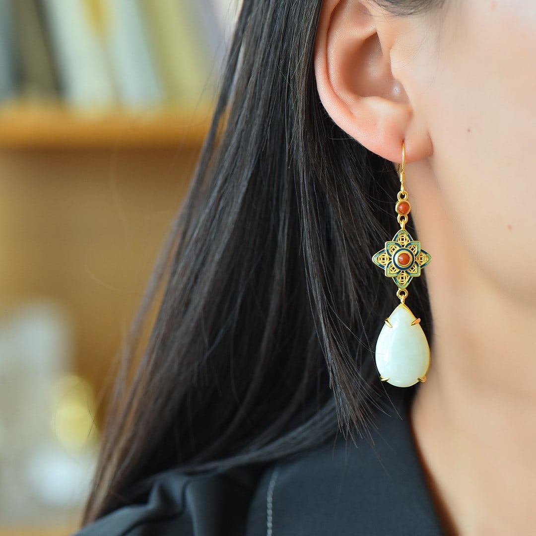 A Pair of Exquisite Sterling Silver-Gold Plated Inlaid White Jade Earrings: A Pair of Exquisite Sterling Silver-Gold Plated Inlaid White Jade Earrings,Size:15mmx23mm 一对纯银镀金镶白玉耳环