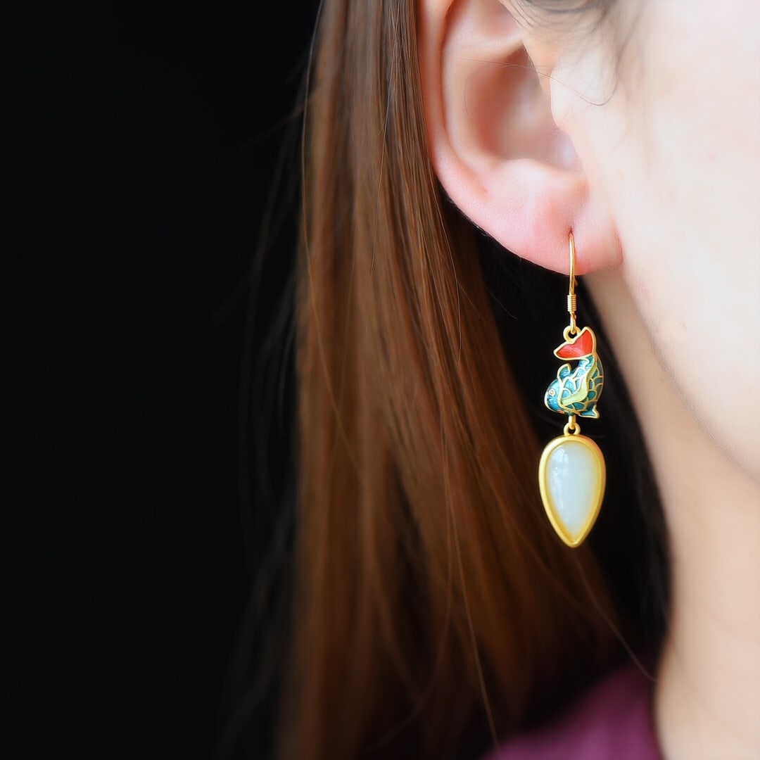 A Pair of Exquisite Sterling Silver-Gold Plated Inlaid White Jade Enamel Earrings: A Pair of Exquisite Sterling Silver-Gold Plated Inlaid White Jade Enamel Earrings,Size:8mmx16mm 一对纯银镀金镶白玉珐琅耳环
