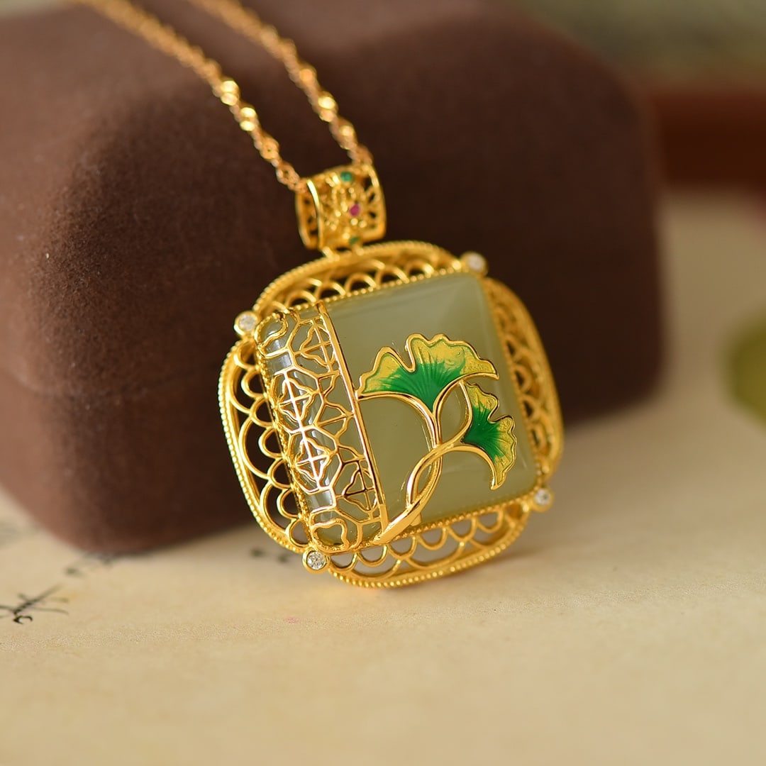 An Exquisite Sterling Silver-Gold Plated Inlaid Greenish Jade Necklace,Inlaid Diamond: An Exquisite Sterling Silver-Gold Plated Inlaid Greenish Jade Necklace,Inlaid Diamond 纯银镀金镶青玉项链,嵌钻石