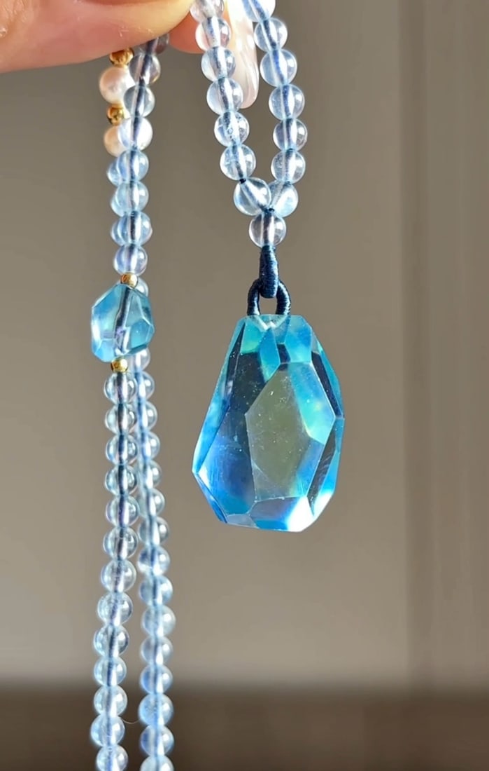 An Exquisite Aquamarine Necklace: An Exquisite Aquamarine Necklace,Size:25mmx17mm,Weight:20g 海蓝宝项链