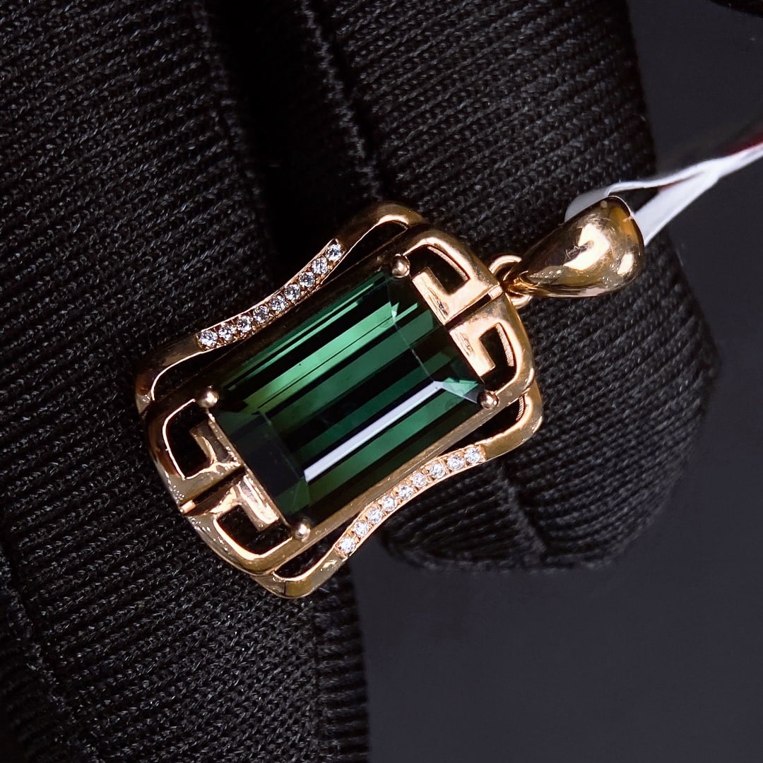 4.33Ctw Natural Tourmaline Necklace: 4.33Ctw Natural Tourmaline Necklace,Size:10.7mmx7.7mm 4.33Ctw天然碧玺项链