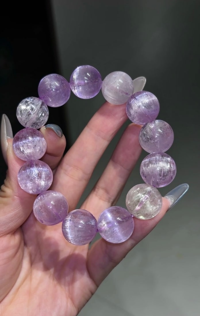 An Exquisite Crystal Bracelet: An Exquisite Crystal Bracelet,Size:16.3mm,Weight:95.5g 水晶手串