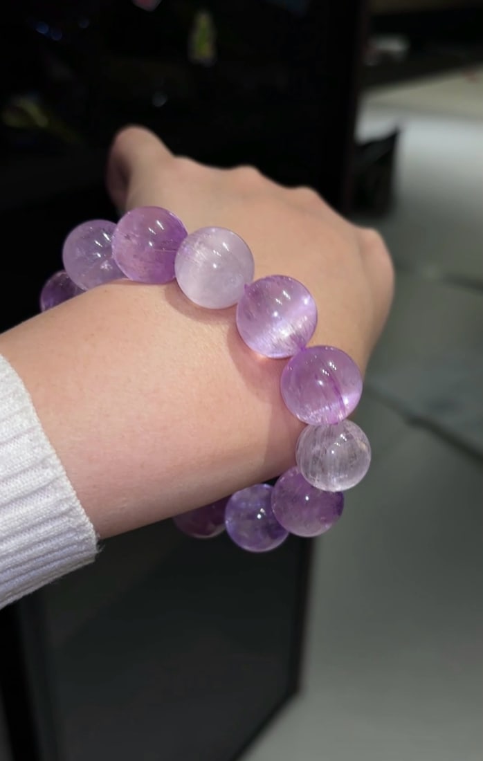 An Exquisite Crystal Bracelet - 4