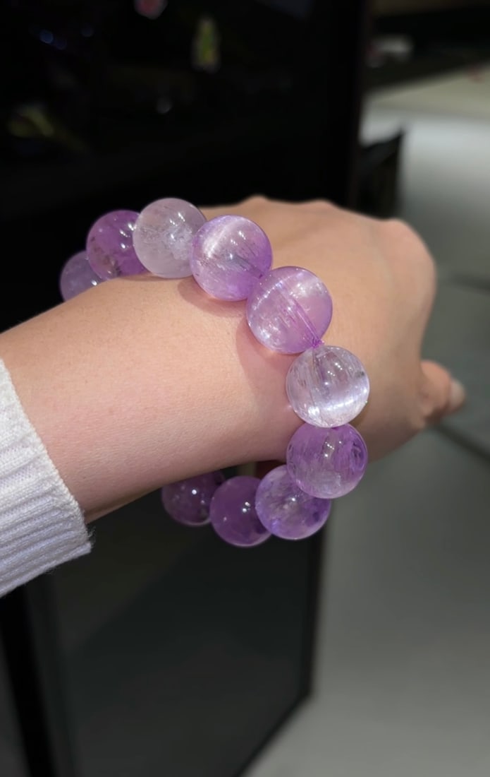 An Exquisite Crystal Bracelet - 5