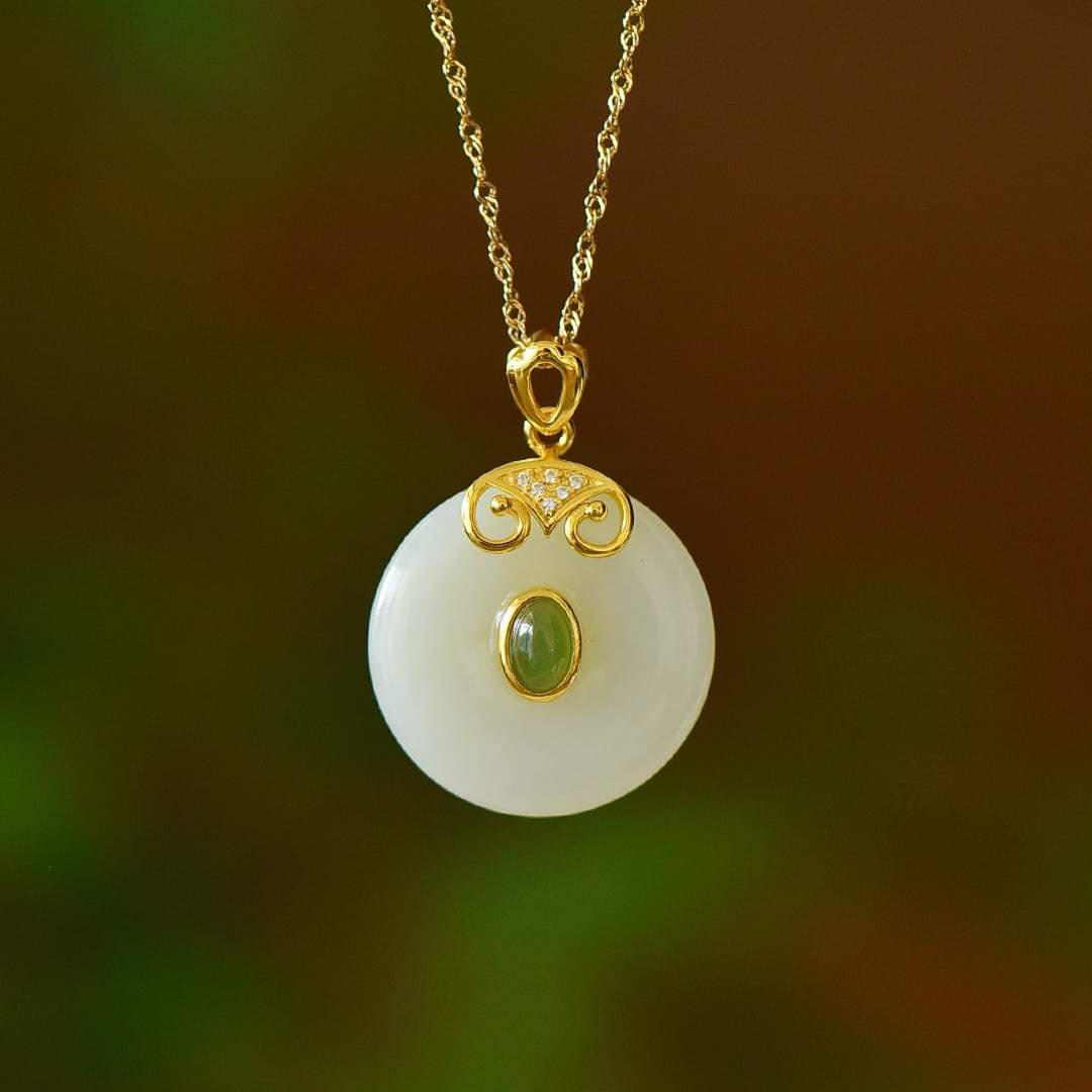 An Exquisite Sterling Silver-Gold Plated Inlaid White Jade Necklace,Inlaid Diamond: An Exquisite Sterling Silver-Gold Plated Inlaid White Jade Necklace,Inlaid Diamond,Size:23mmx23mm 纯银镀金镶白玉项链,嵌钻石