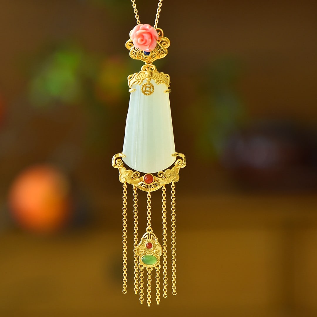 An Exquisite Sterling Silver-Gold Plated Inlaid White Jade Pendant: An Exquisite Sterling Silver-Gold Plated Inlaid White Jade Pendant,Size:19mmx34mm 纯银镀金镶白玉吊坠