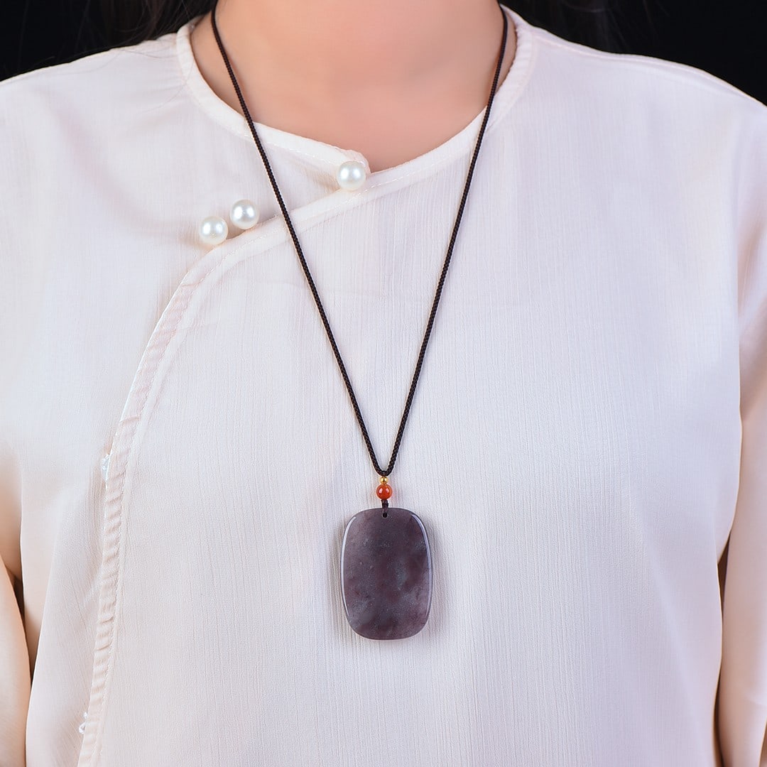 An Exquisite Jadeite Pendant: An Exquisite Jadeite Pendant,Size:35mmx50mm 翡翠挂件