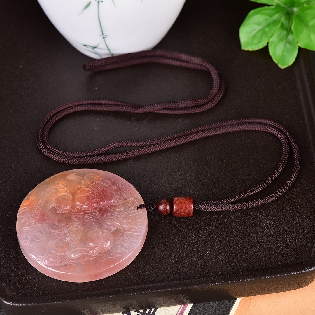An Exquisite Red Jade Figure Pattern Pendant - 3