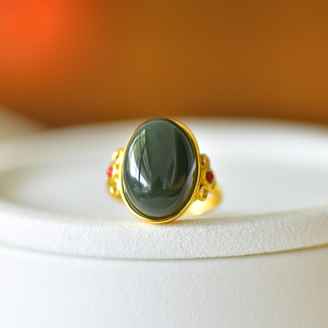 An Exquisite Sterling Silver-Gold Plated Inlaid Sapphire Ring: An Exquisite Sterling Silver-Gold Plated Inlaid Sapphire Ring,Size:13mmx18mm 纯银镀金镶青玉戒指
