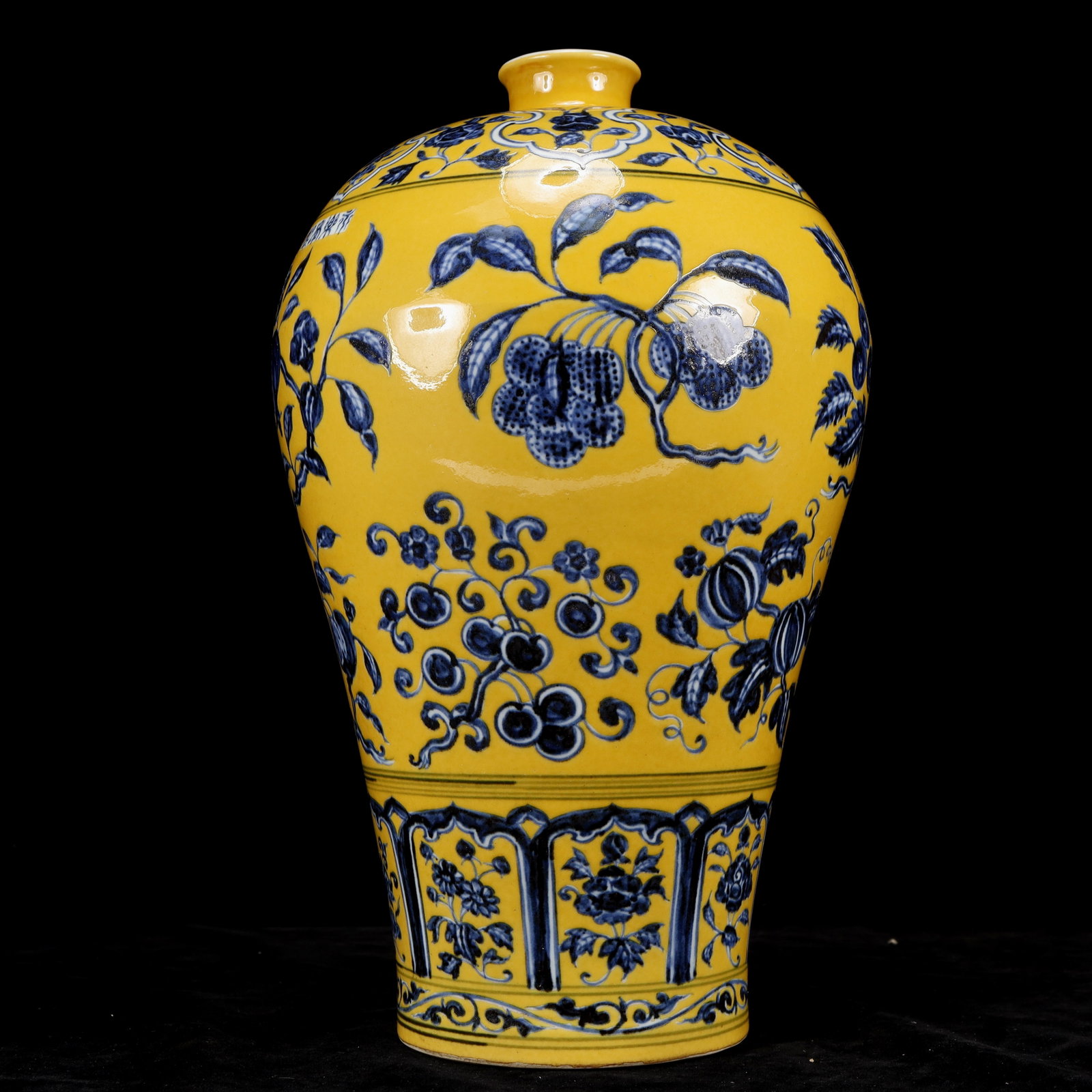 A Huge Blue and White Yellow Ground Flower and Fruit Pattern Bottle - 10