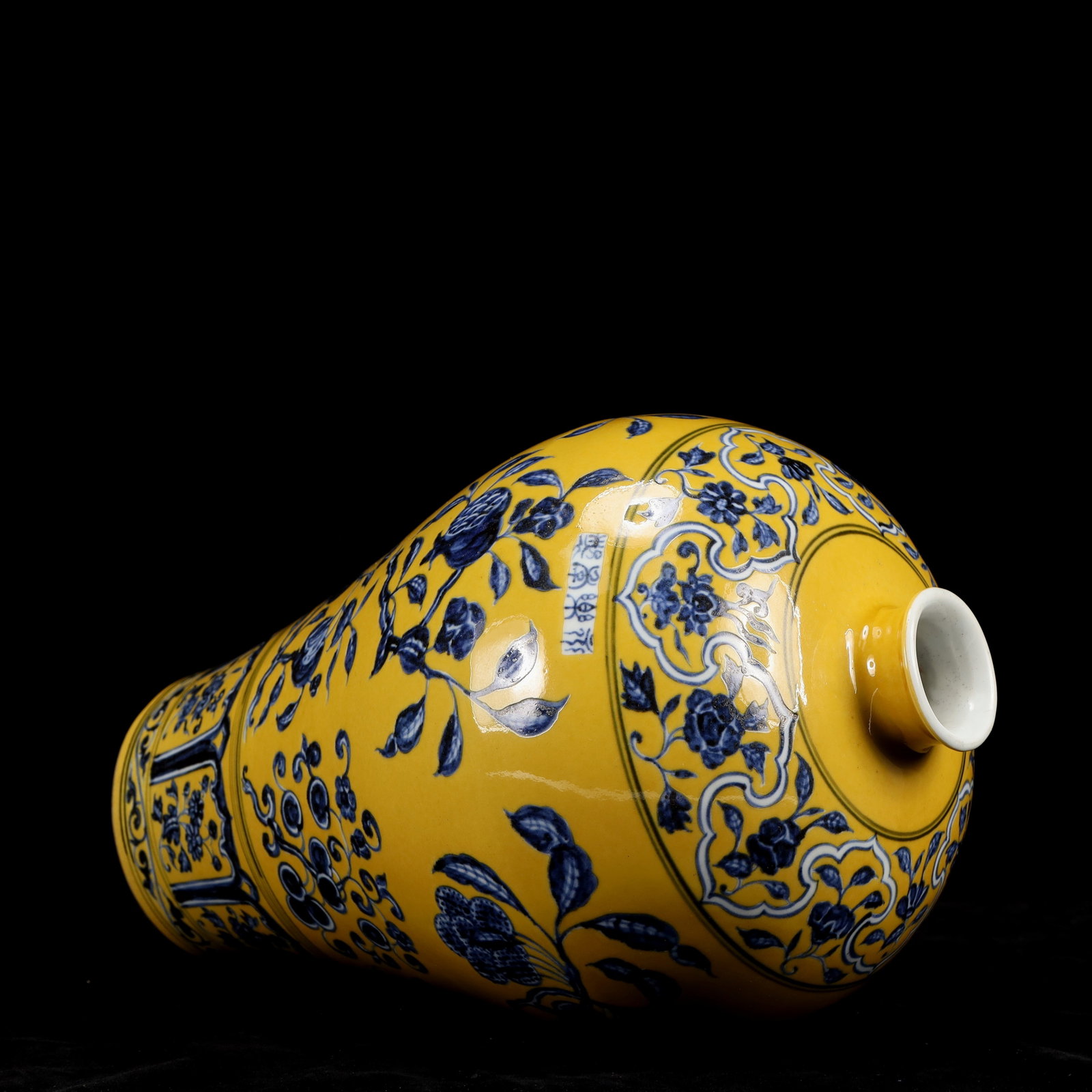 A Huge Blue and White Yellow Ground Flower and Fruit Pattern Bottle - 11
