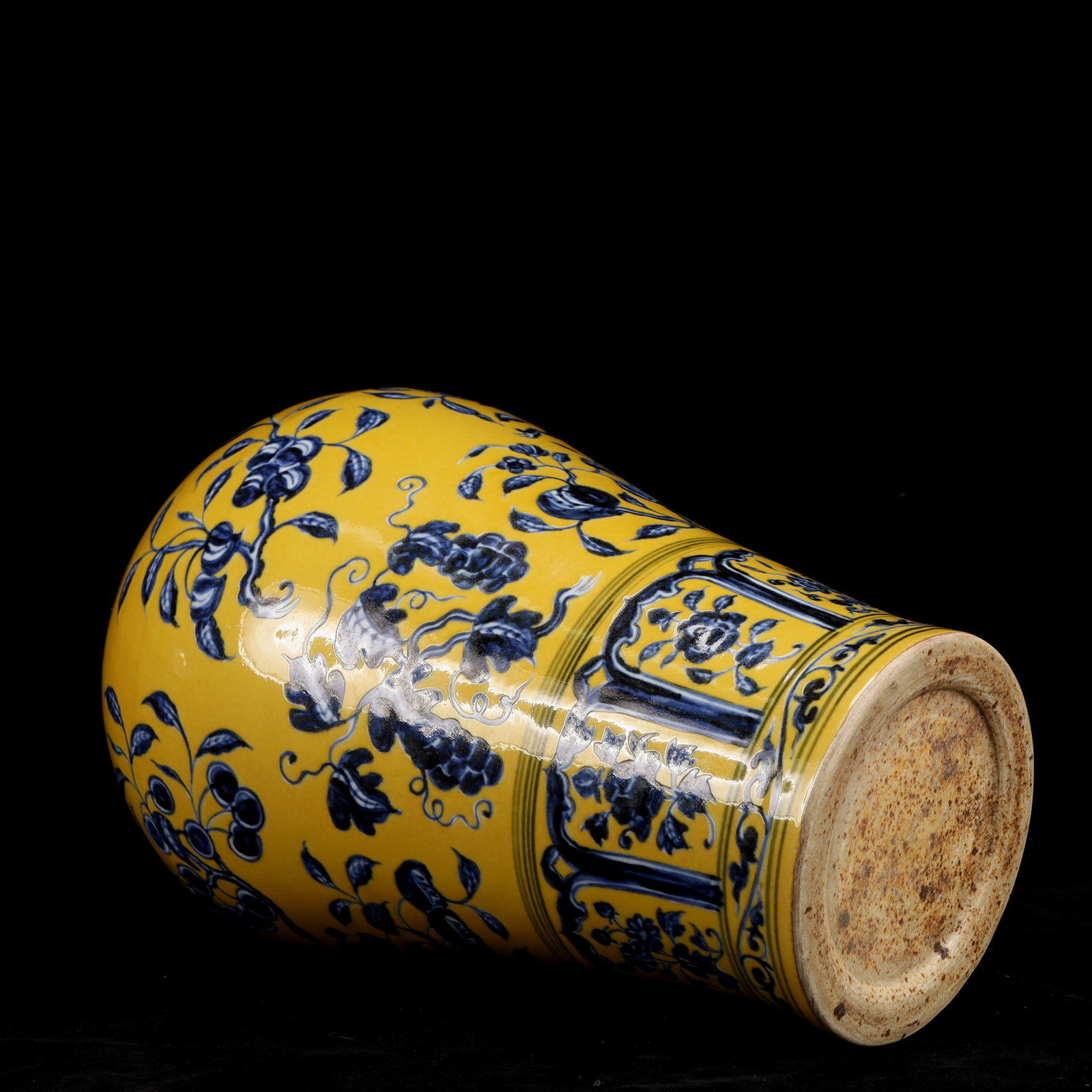 A Huge Blue and White Yellow Ground Flower and Fruit Pattern Bottle - 12