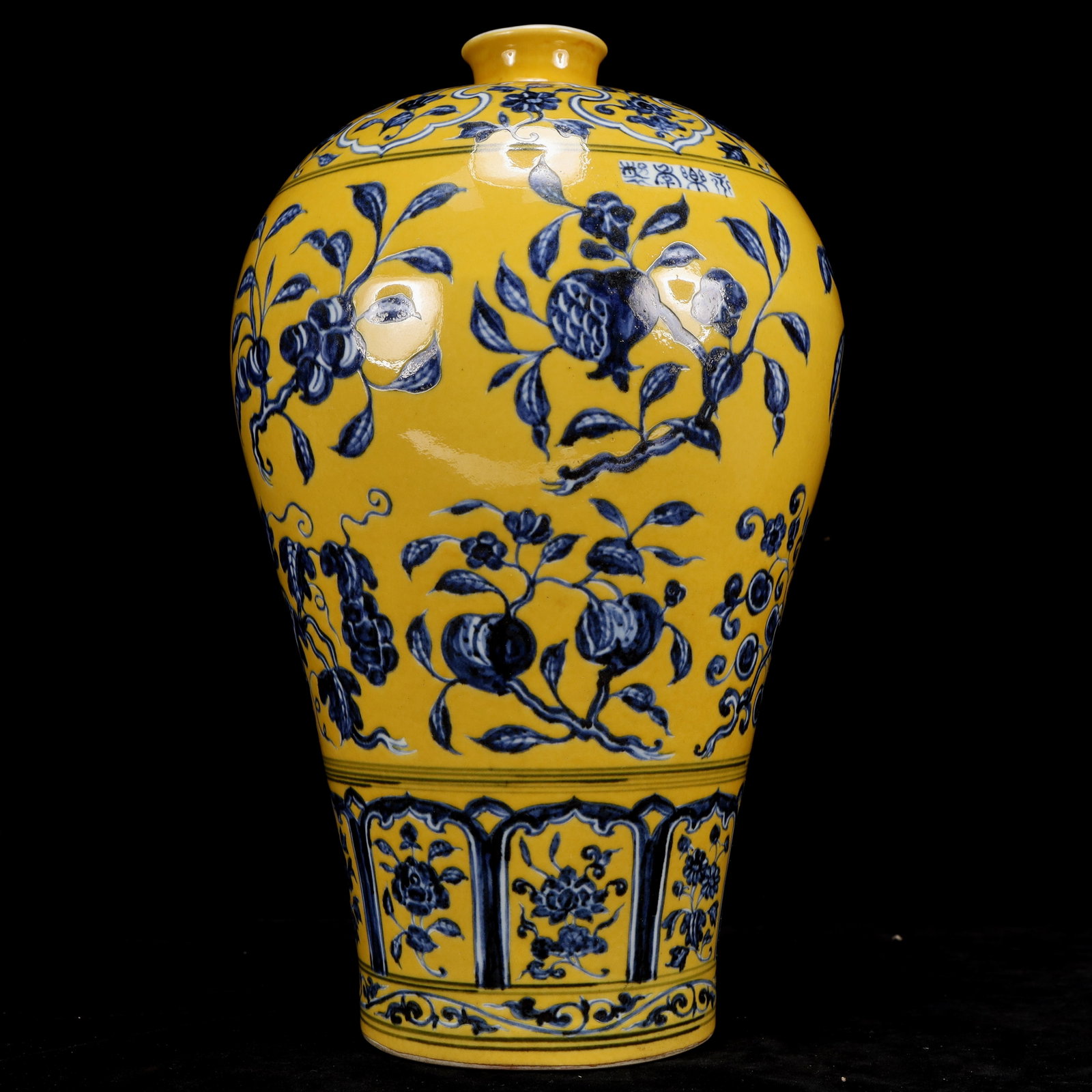A Huge Blue and White Yellow Ground Flower and Fruit Pattern Bottle - 6