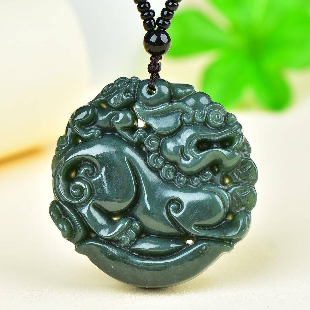 An Exquisite Sapphire Auspicious Beast Pendant - 2