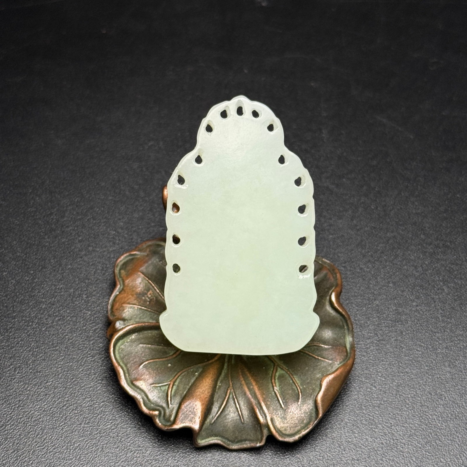 An Exquisite White Jade Statue of Mah¨¡vairocana Pendant - 2