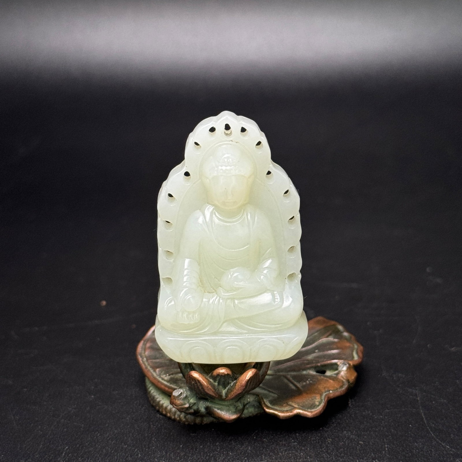 An Exquisite White Jade Statue of Mah¨¡vairocana Pendant - 7