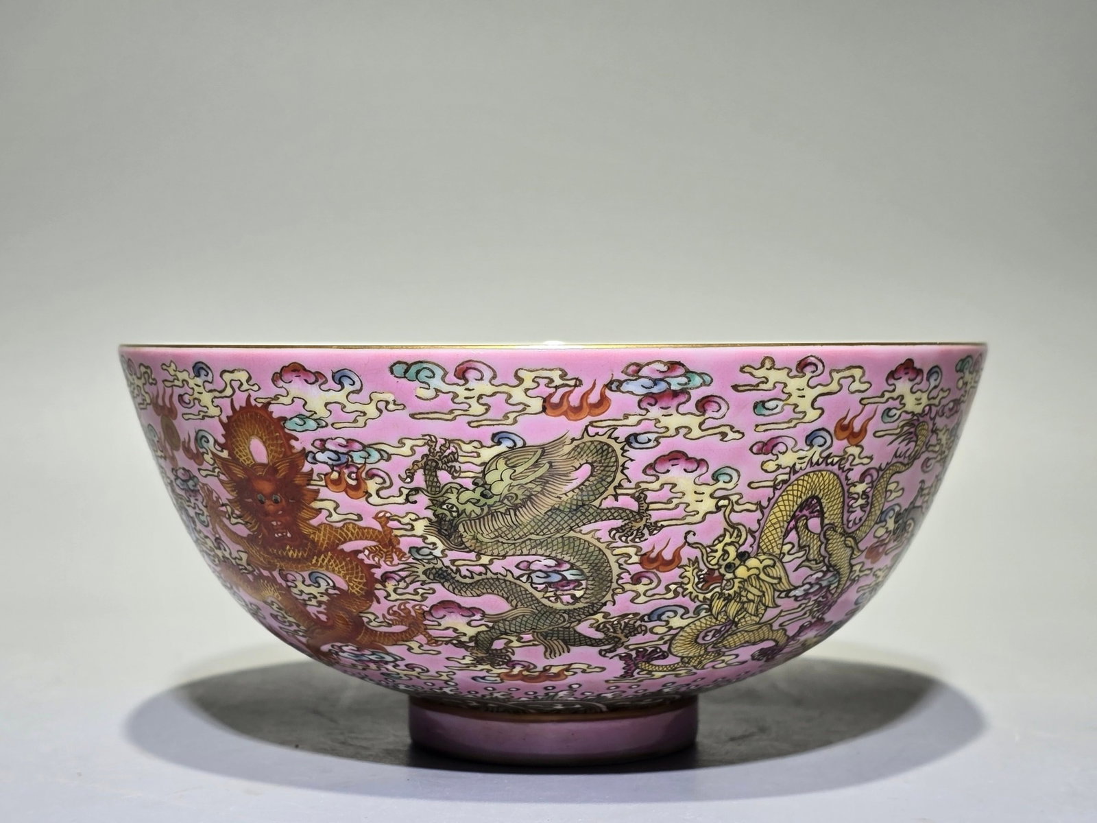 A Pair of Exquisite Famille-Rose Pink Ground Painted Gold Seawater Auspicious Cloud and Dragon Pa... - 3