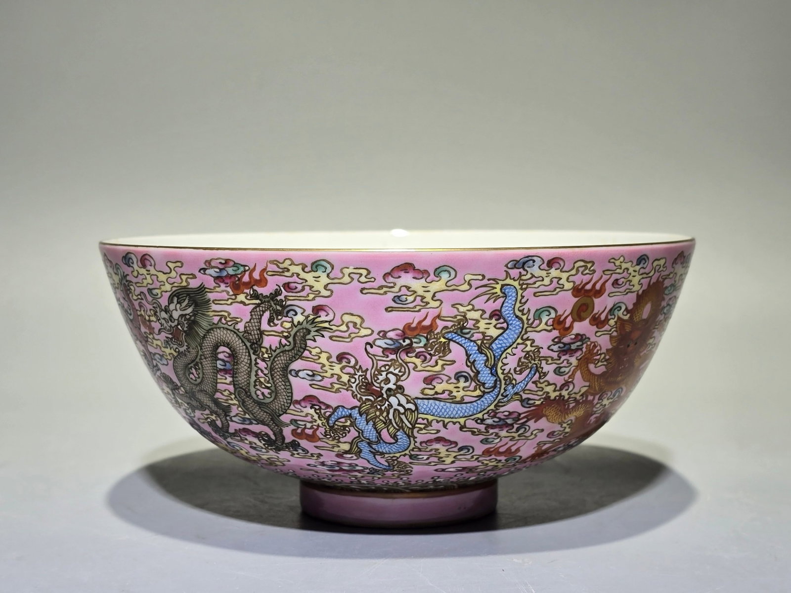 A Pair of Exquisite Famille-Rose Pink Ground Painted Gold Seawater Auspicious Cloud and Dragon Pa... - 7