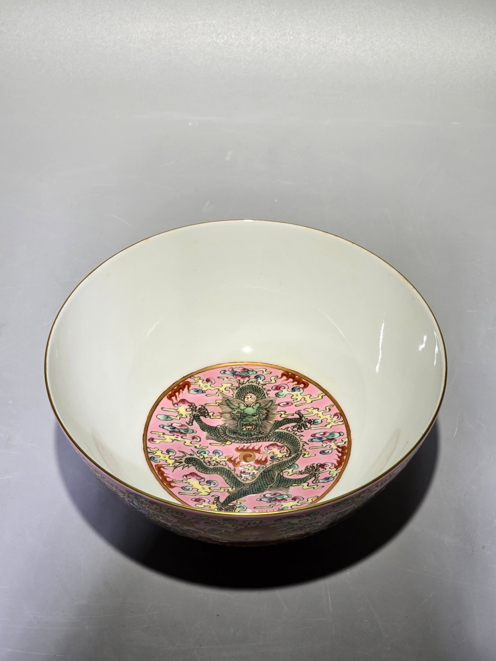 A Pair of Exquisite Famille-Rose Pink Ground Painted Gold Seawater Auspicious Cloud and Dragon Pa... - 8