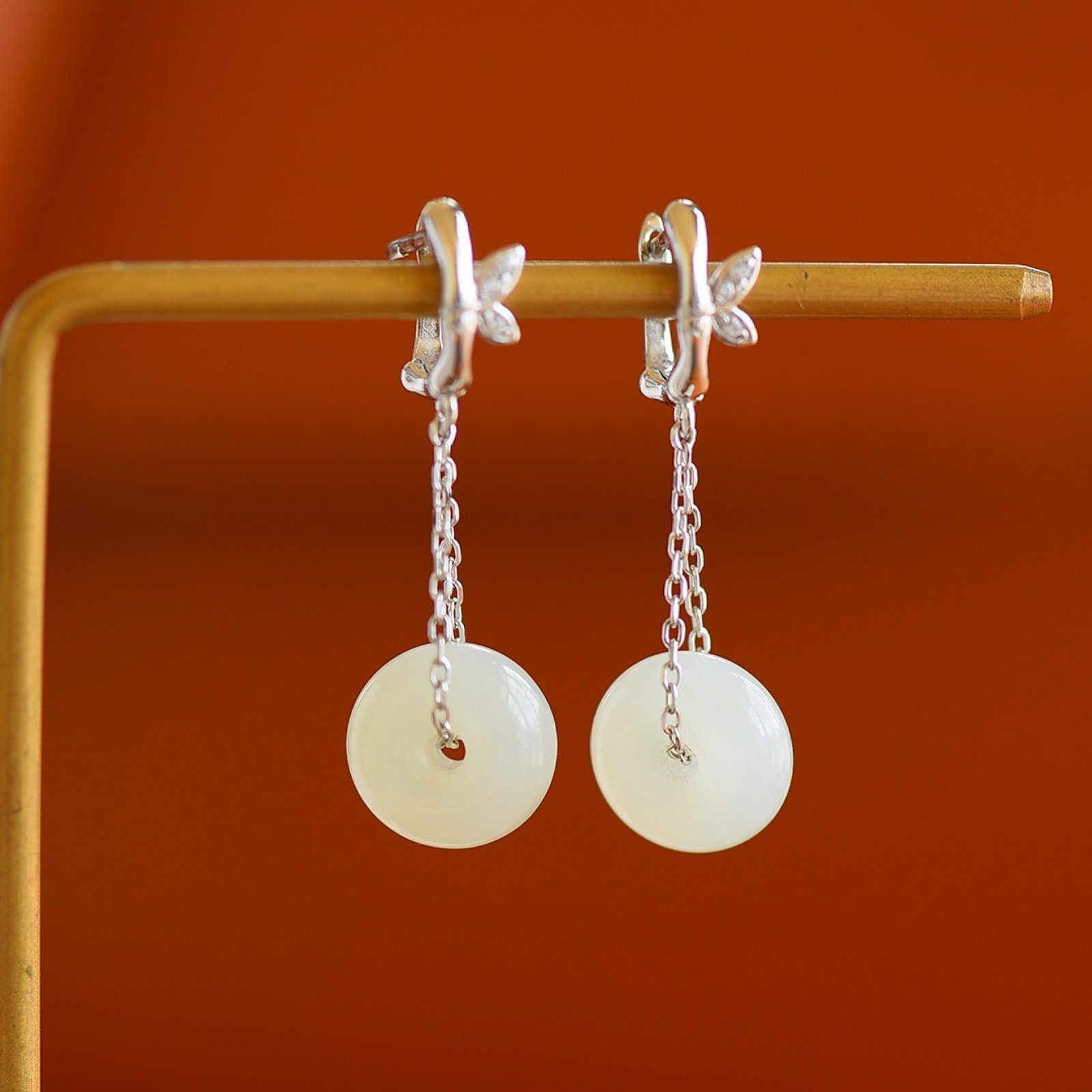 A Pair of Exquisite Sterling Silver Inlaid White Jade Earrings: Estimated Value:200-400 A Pair of Exquisite Sterling Silver Inlaid White Jade Earrings,Size:12mmx12mm 一对精美的纯银镶白玉耳环
