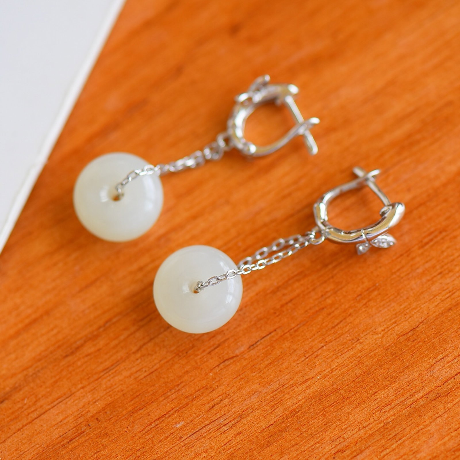 A Pair of Exquisite Sterling Silver Inlaid White Jade Earrings - 2