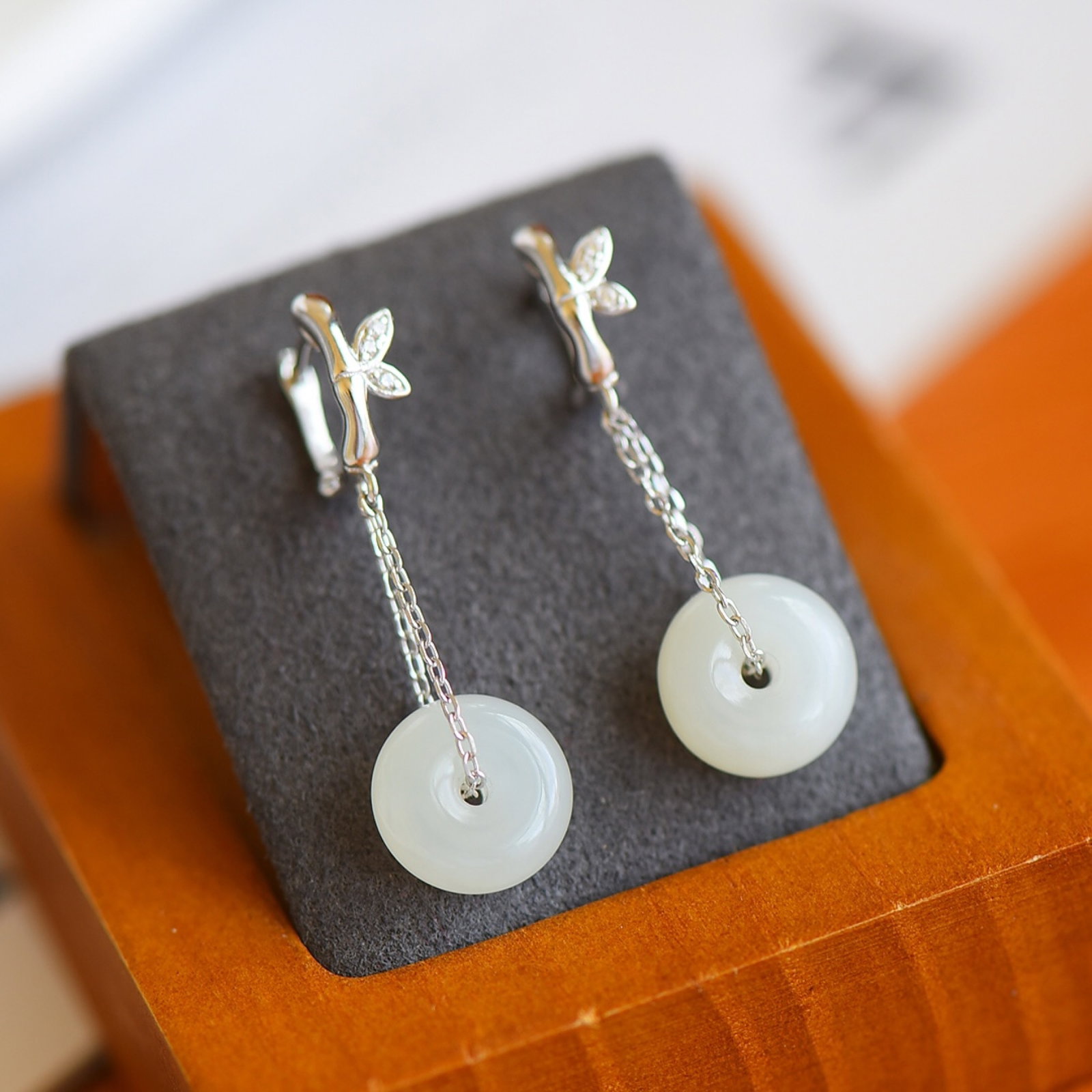 A Pair of Exquisite Sterling Silver Inlaid White Jade Earrings - 3