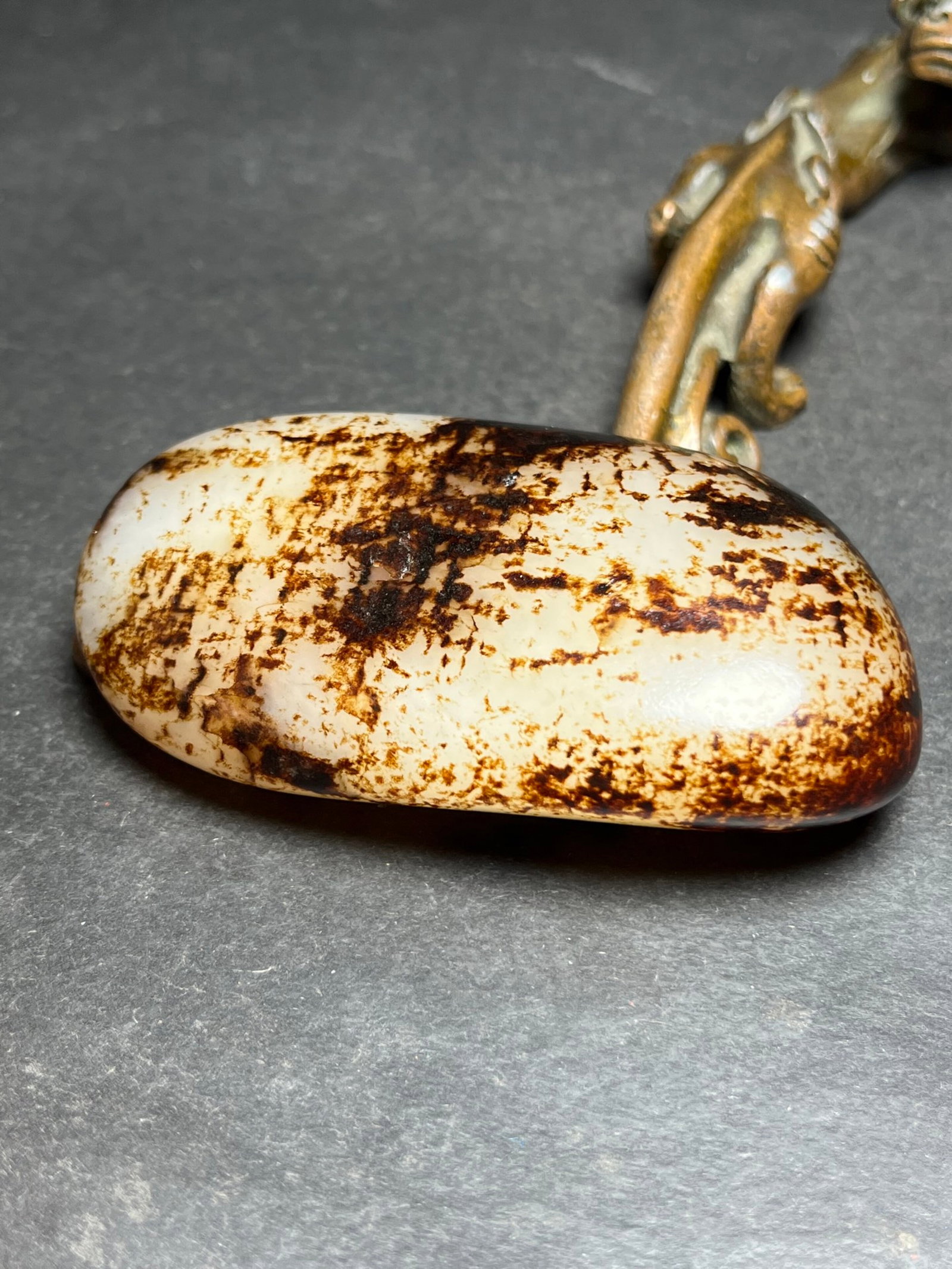 An Exquisite White Jade Hand Piece - 4