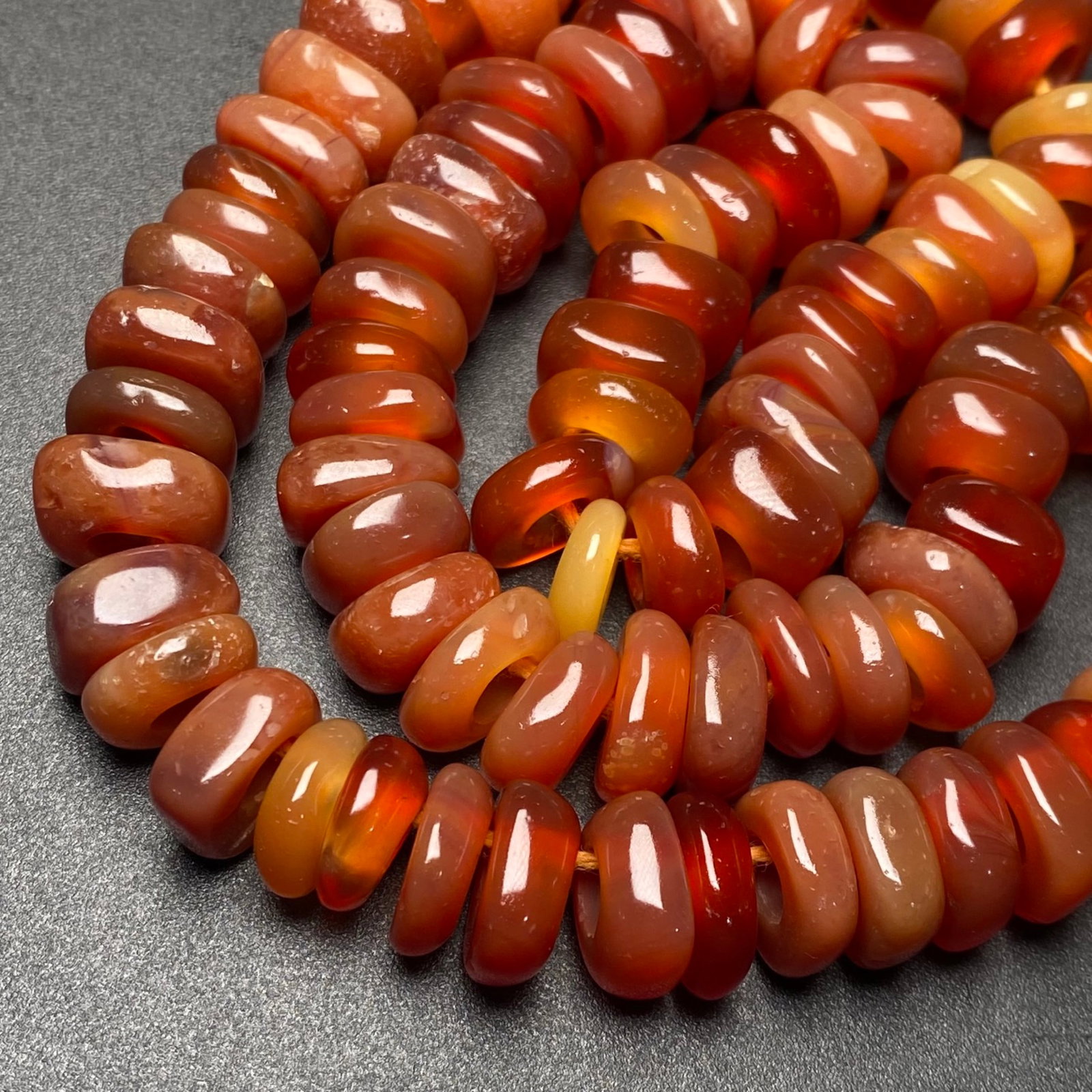 An Exquisite Agate Necklace - 8