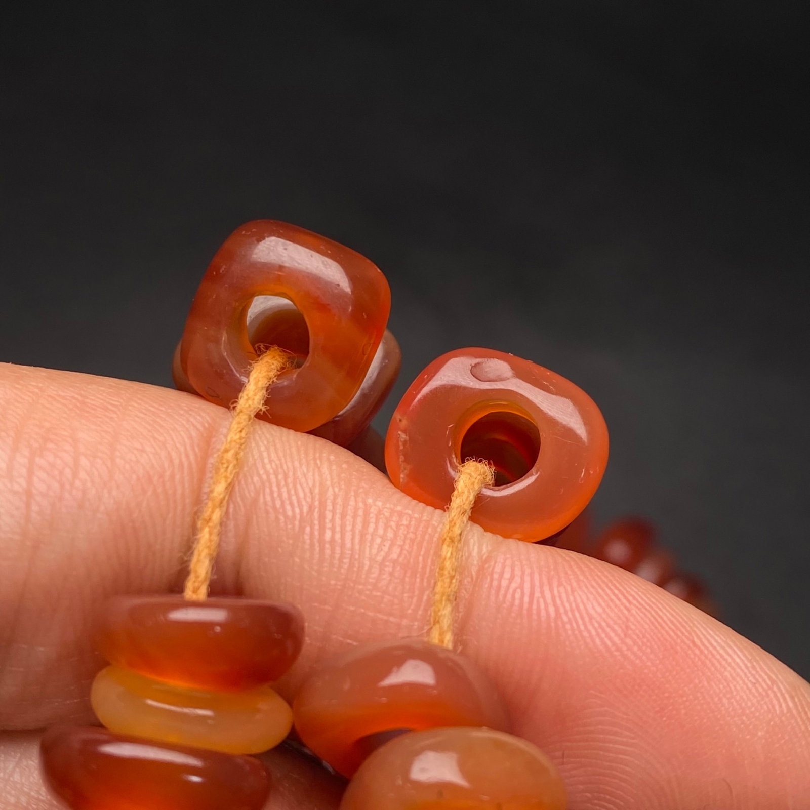 An Exquisite Agate Necklace - 9