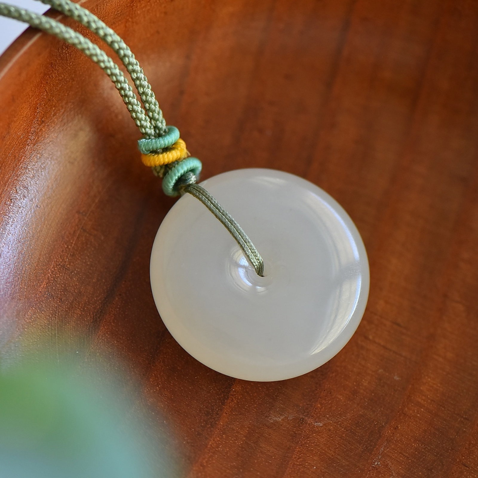 An Exquisite White Jade Pendant - 2