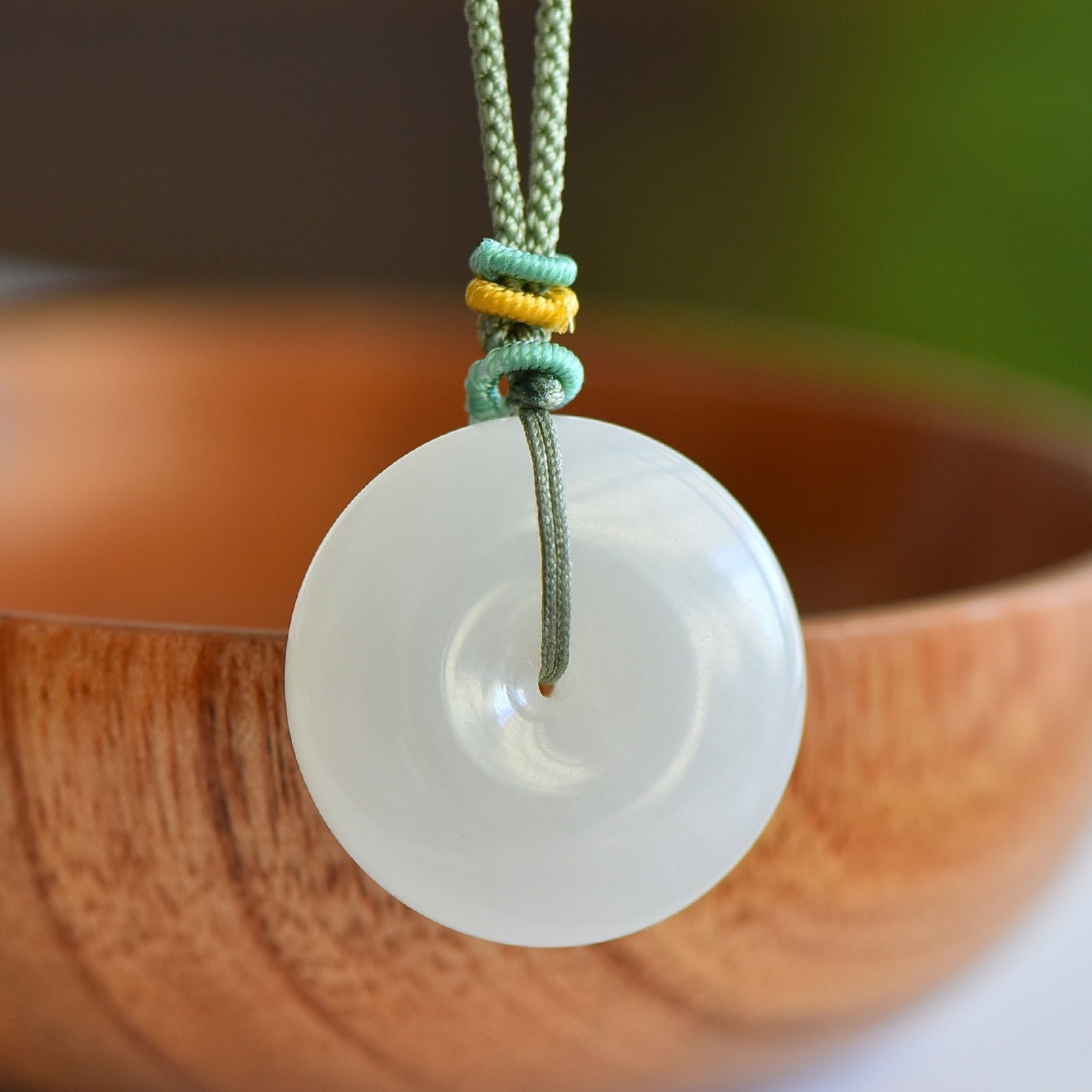 An Exquisite White Jade Pendant - 5