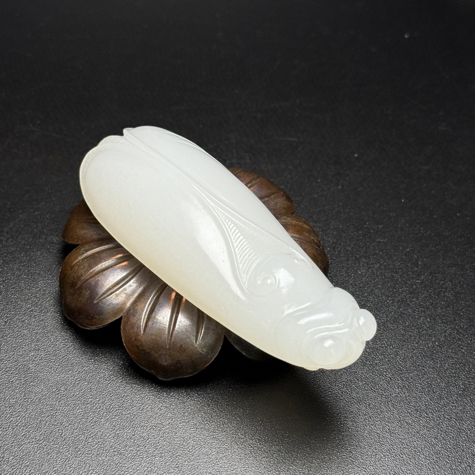 An Exquisite White Jade Cicada Hand Piece - 5