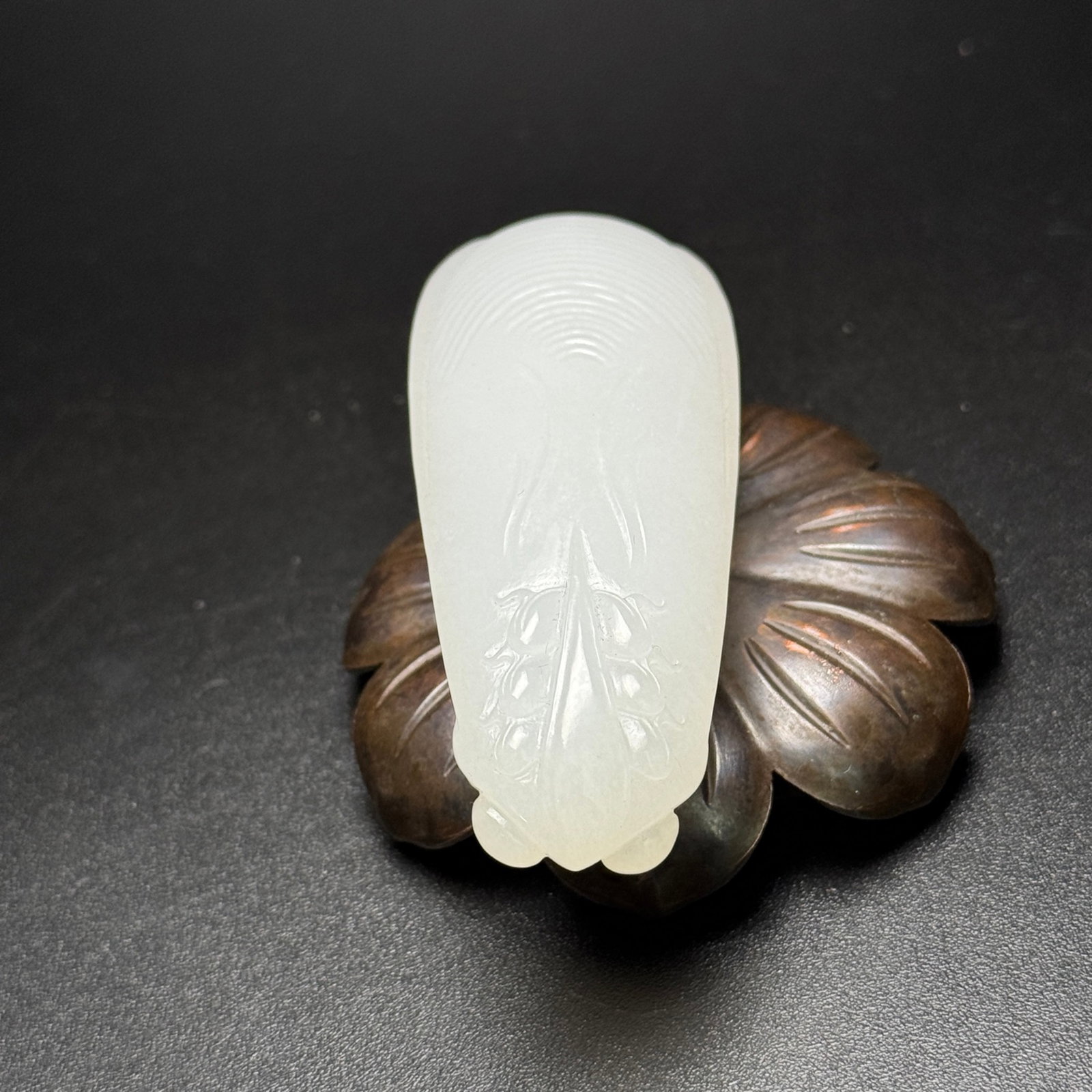An Exquisite White Jade Cicada Hand Piece - 7
