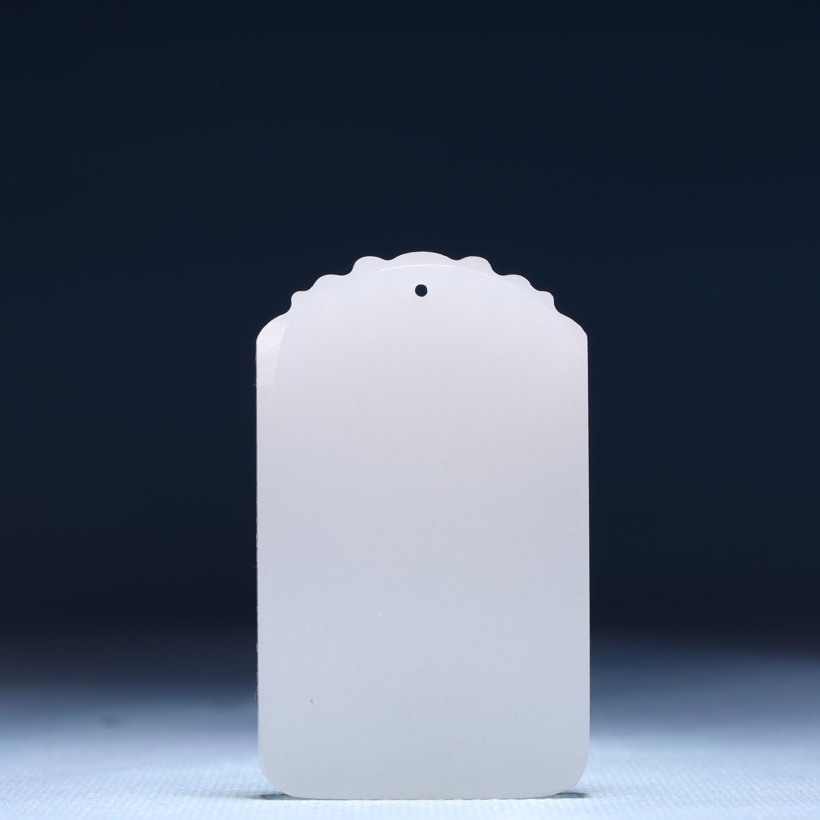 An Exquisite White Jade Statue of Avalokitesvara Pendant - 4