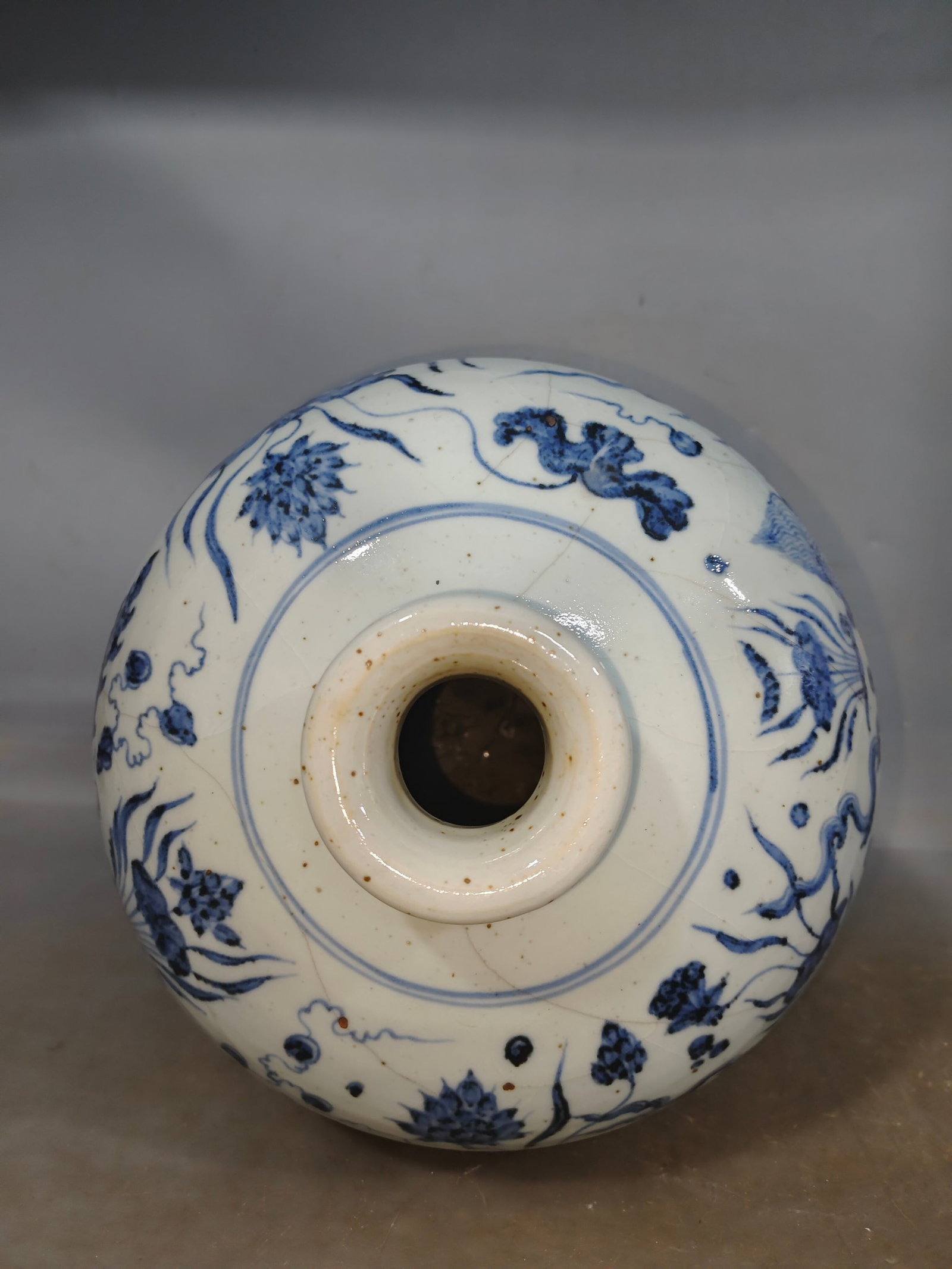 A Huge Blue and White Seawater and Dragon Pattern Vase - 4