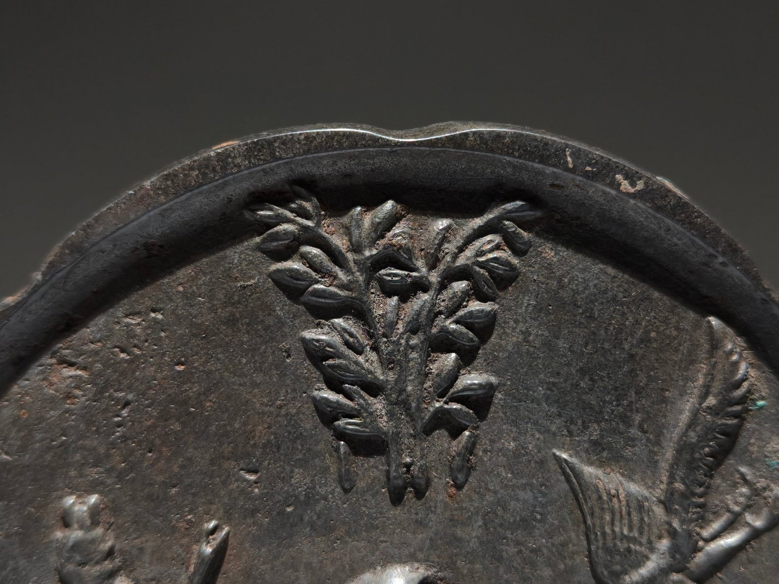 An Archaic Bronze Figure Phoenix Pattern Mirror - 6