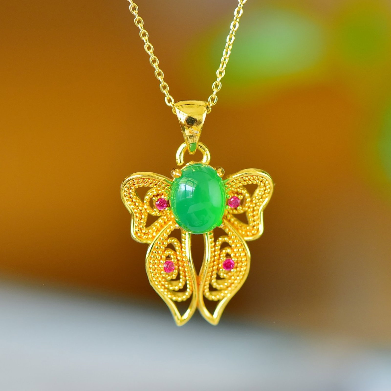 An Exquisite Butterfly Pendant,Inlaid Diamond: Estimated Value:200-400 An Exquisite Butterfly Pendant Size:8mmx10mm 蝴蝶吊坠