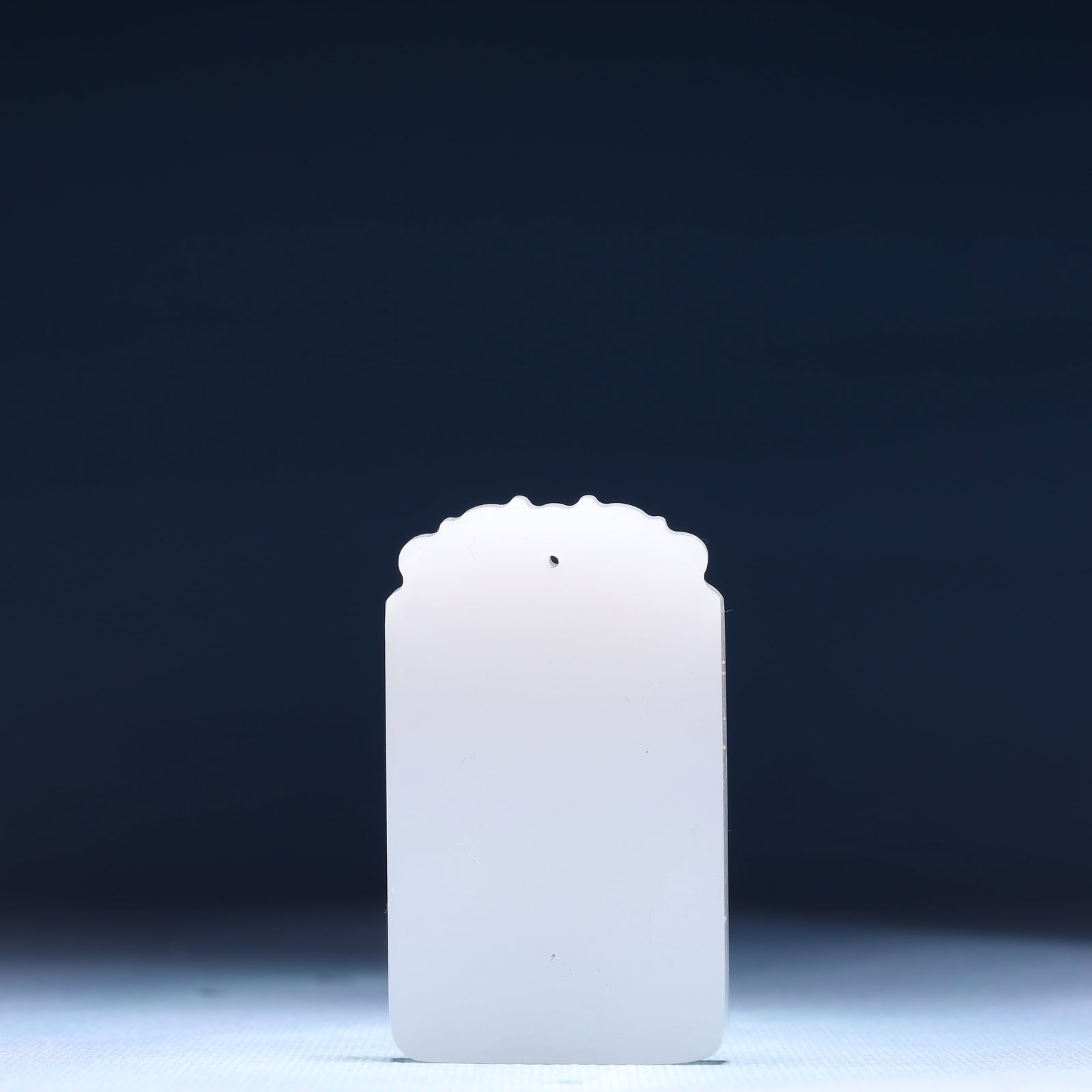 An Exquisite White Jade Figure Pattern Pendant - 4