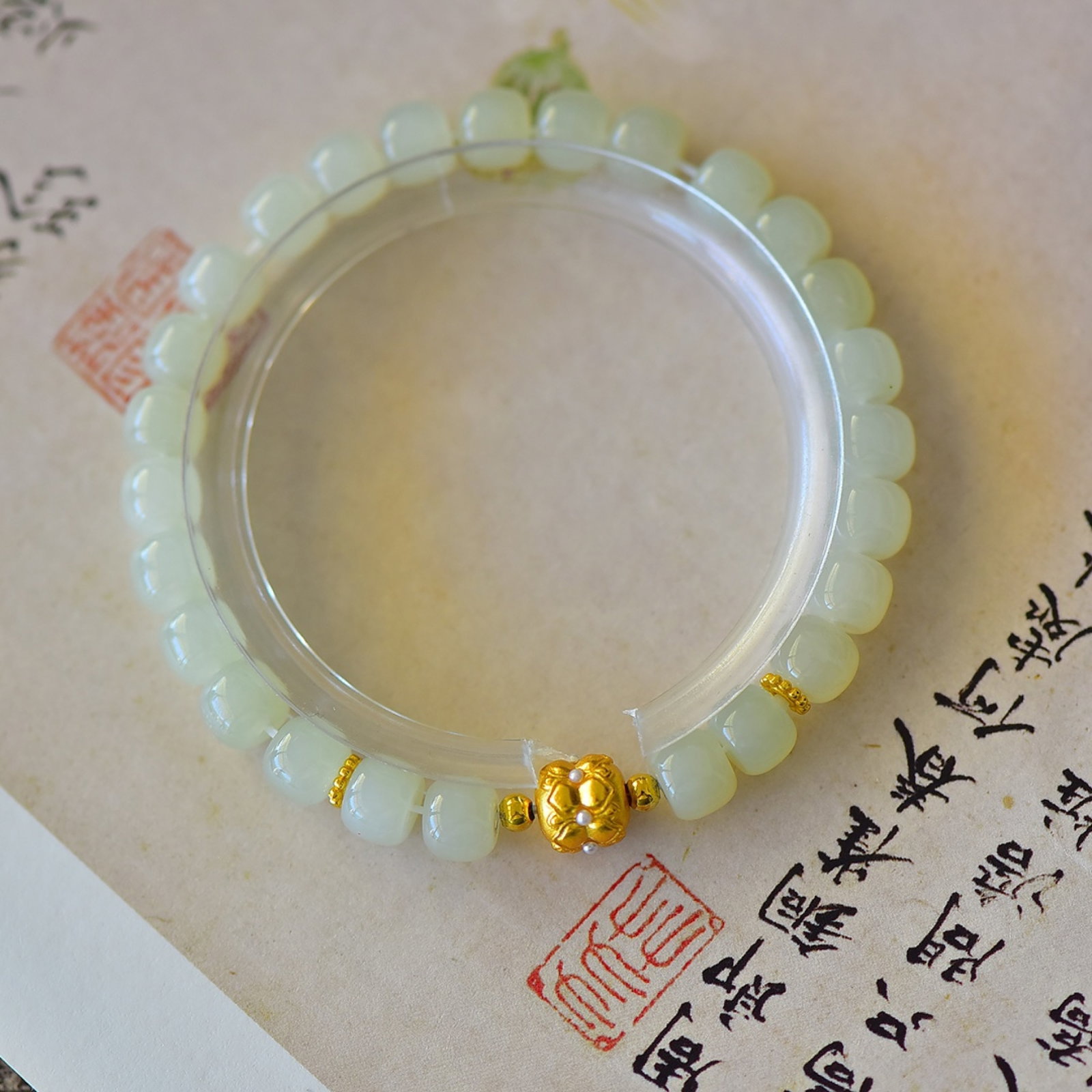 An Exquisite Sterling Silver-Gold Plated Hotan Jade Bracelet,Inlaid Pearls: Estimated Value:300-600 An Exquisite Sterling Silver-Gold Plated Hotan Jade Bracelet,Inlaid Pearls Size:6mmx7mm 纯银镀金镶和田玉手串,嵌