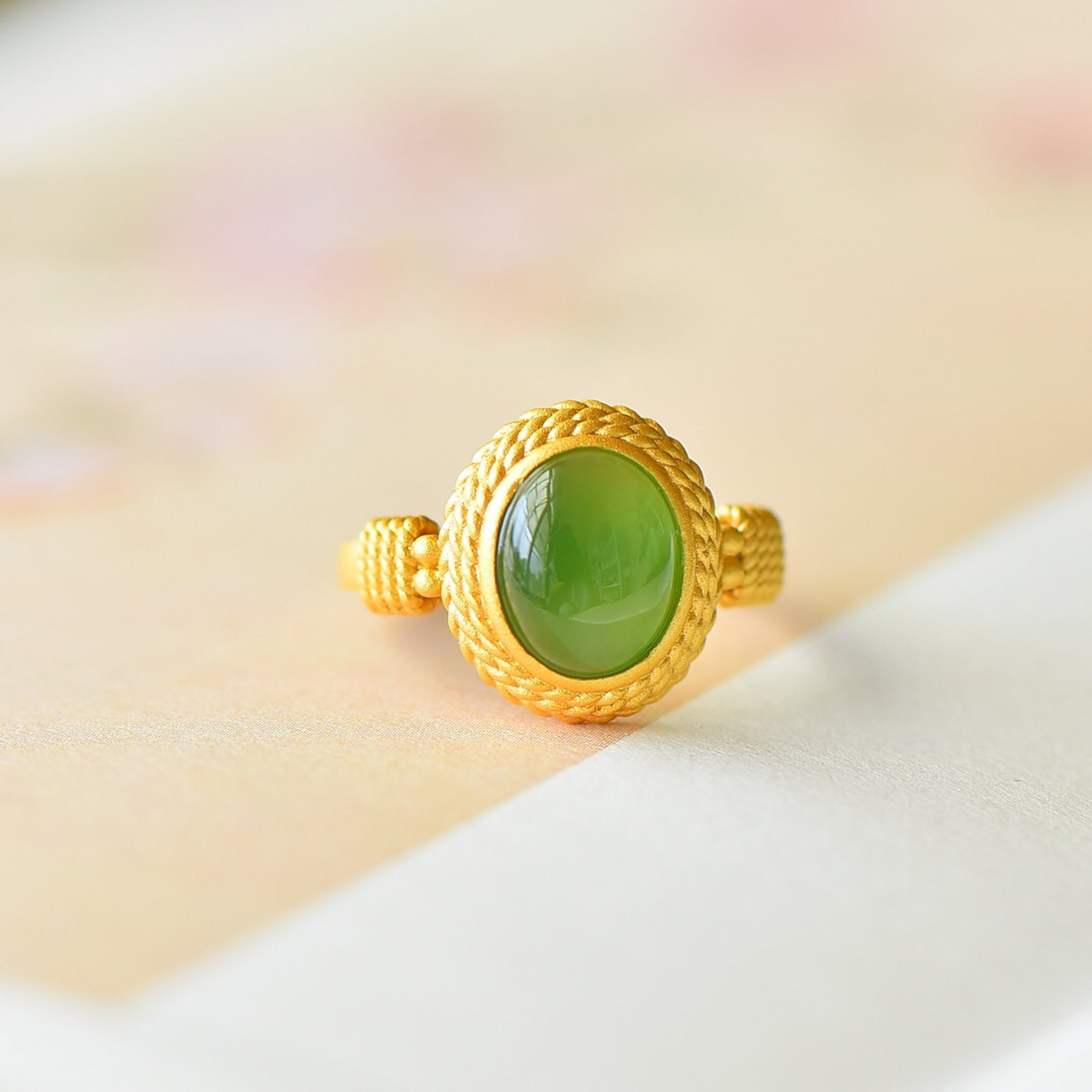 An Exquisite Sterling Silver-Gold Plated Inlaid Jasper Ring: Estimated Value:200-400 An Exquisite Sterling Silver-Gold Plated Inlaid Jasper Ring 纯银镀金镶碧玉戒指